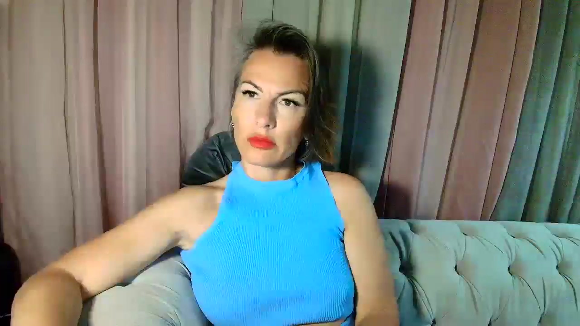Gallery image thumbnail from Aarte_miss's myfreecams stream on, 04/19/2025, 04:03 image 13 of 20