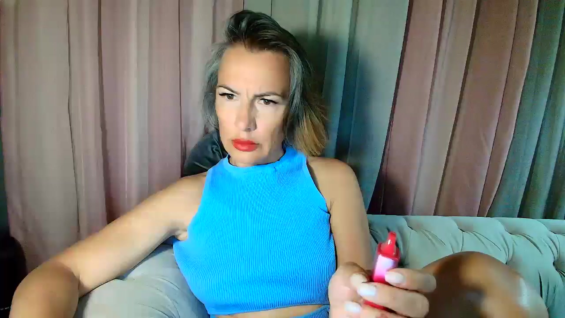Gallery image thumbnail from Aarte_miss's myfreecams stream on, 04/19/2025, 04:03 image 3 of 20