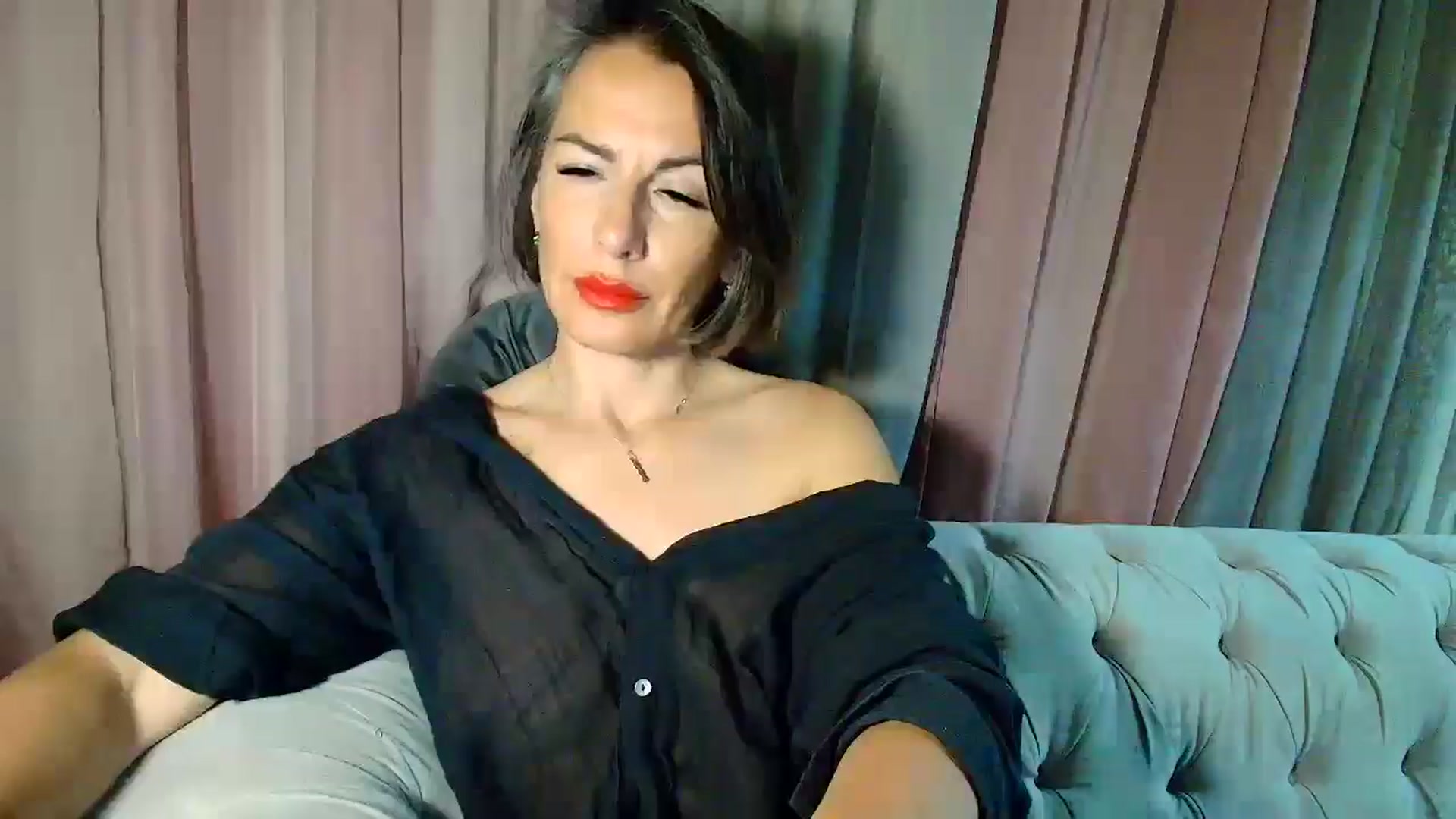 Gallery image thumbnail from Aarte_miss's myfreecams stream on, 05/01/2025, 24:17 image 16 of 20