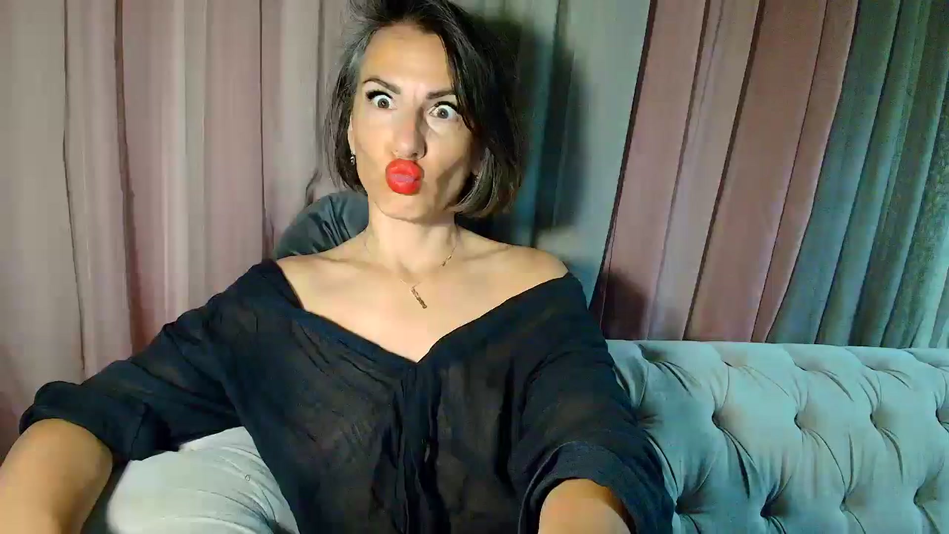 Gallery image thumbnail from Aarte_miss's myfreecams stream on, 05/01/2025, 24:17 image 15 of 20