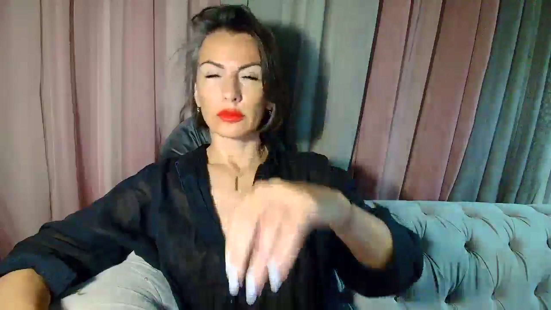 Gallery image thumbnail from Aarte_miss's myfreecams stream on, 05/01/2025, 24:17 image 4 of 20