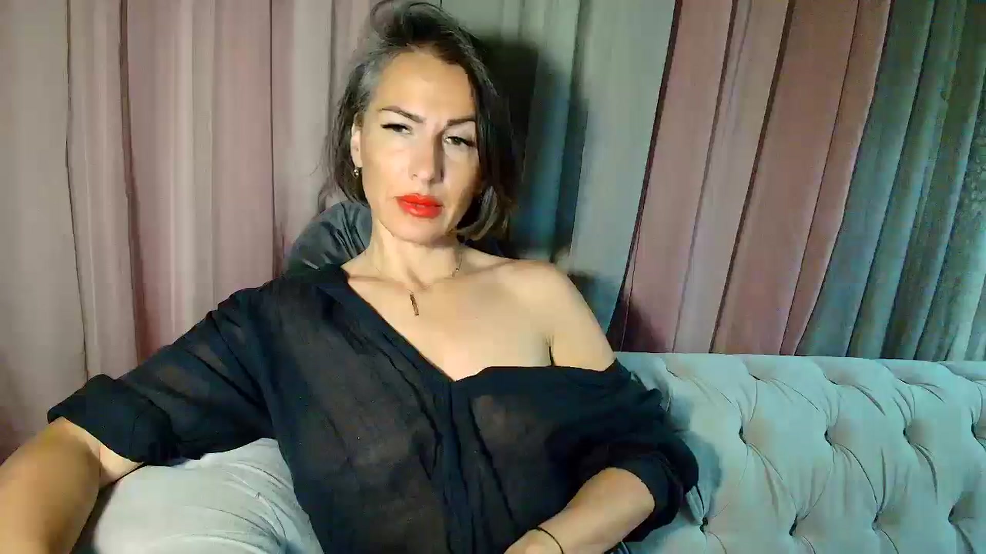 Gallery image thumbnail from Aarte_miss's myfreecams stream on, 05/01/2025, 24:17 image 17 of 20