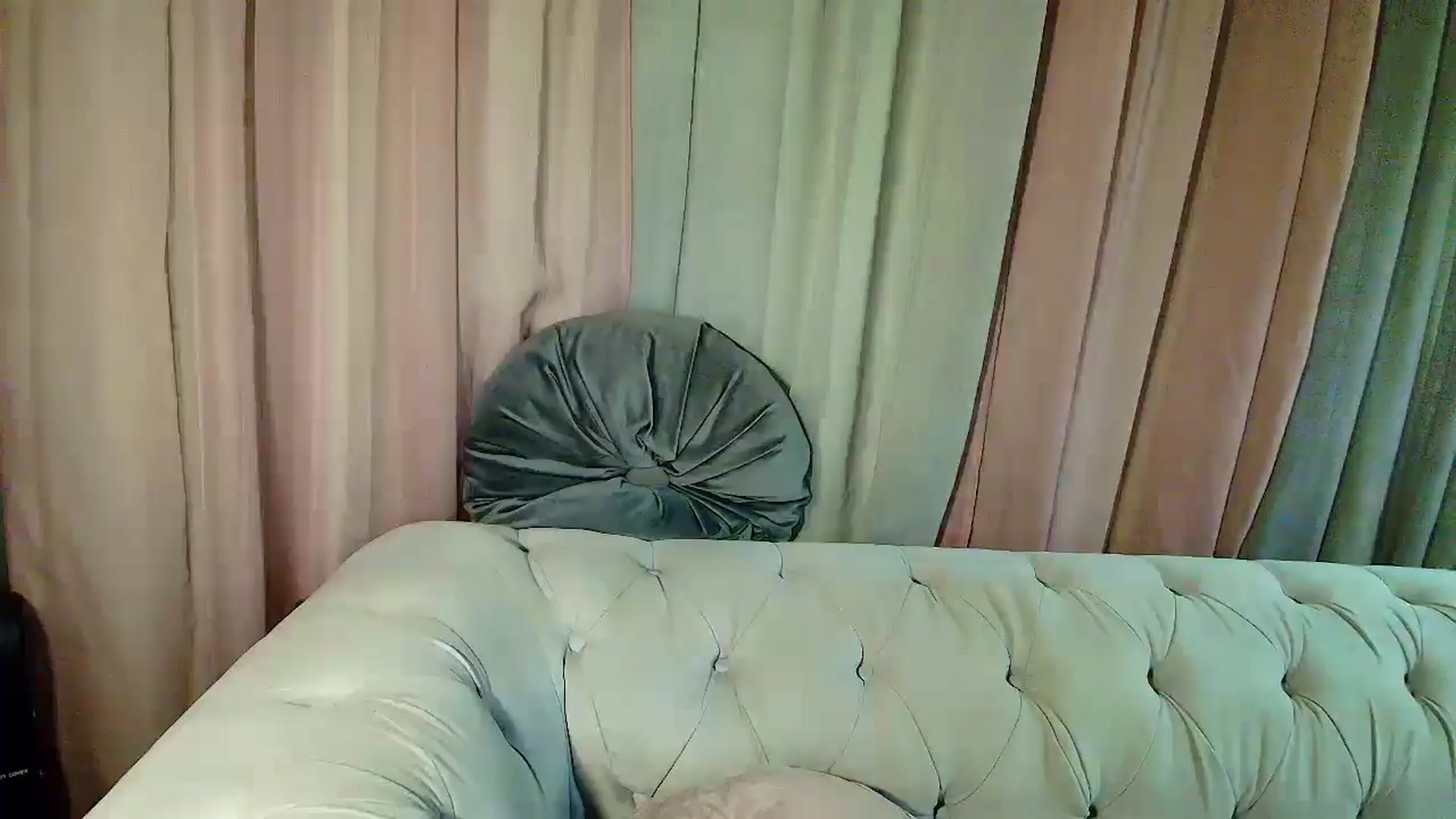 Gallery image thumbnail from Aarte_miss's myfreecams stream on, 05/04/2025, 01:35 image 12 of 20