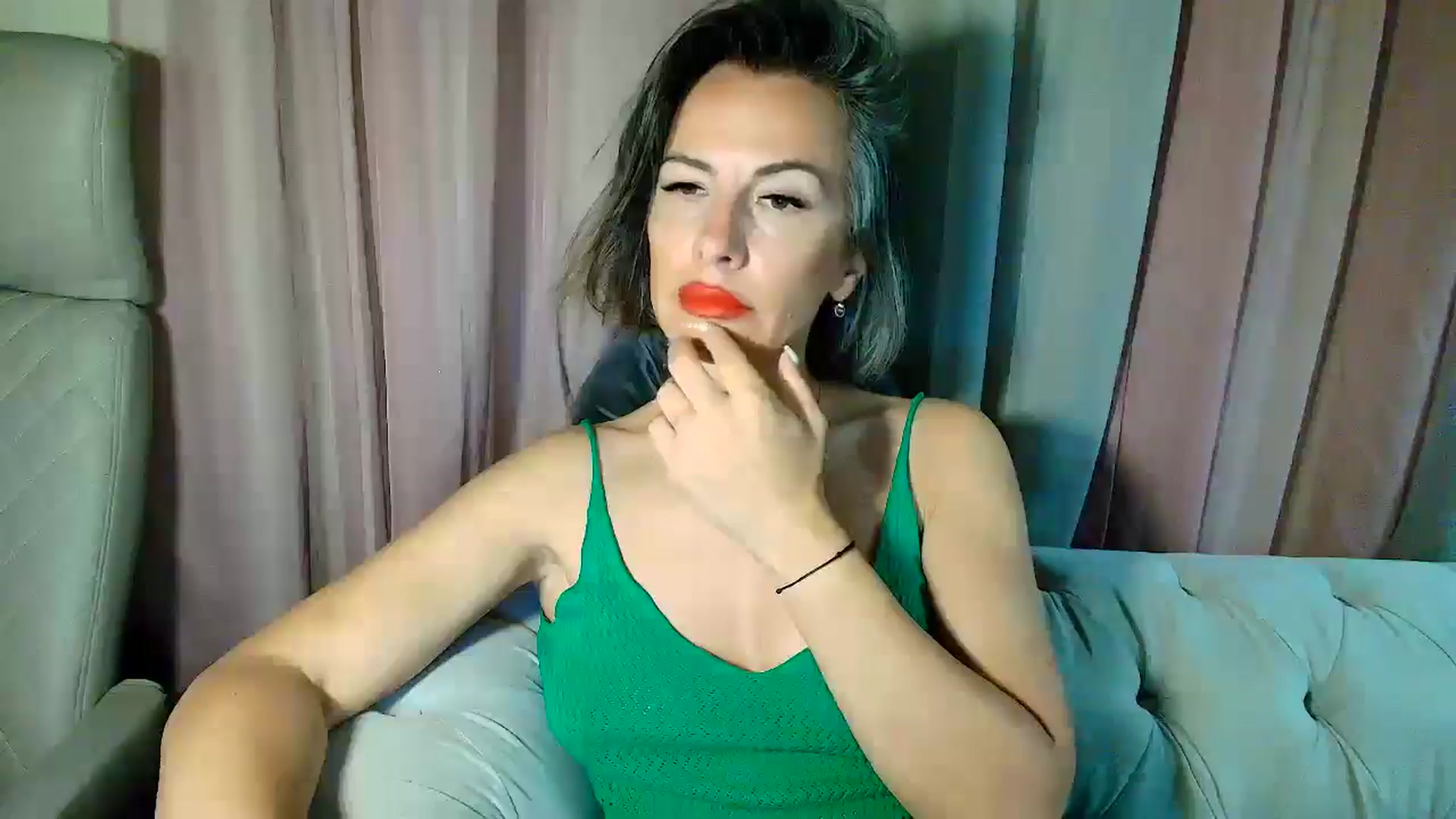 Gallery image thumbnail from Aarte_miss's myfreecams stream on, 05/26/2025, 01:32 image 14 of 20