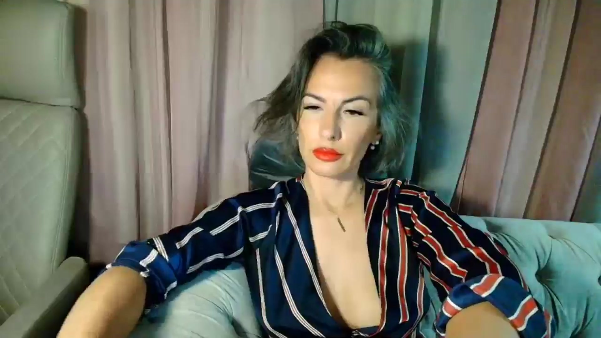 Gallery image thumbnail from Aarte_miss's myfreecams stream on, 05/31/2025, 24:03 image 11 of 20