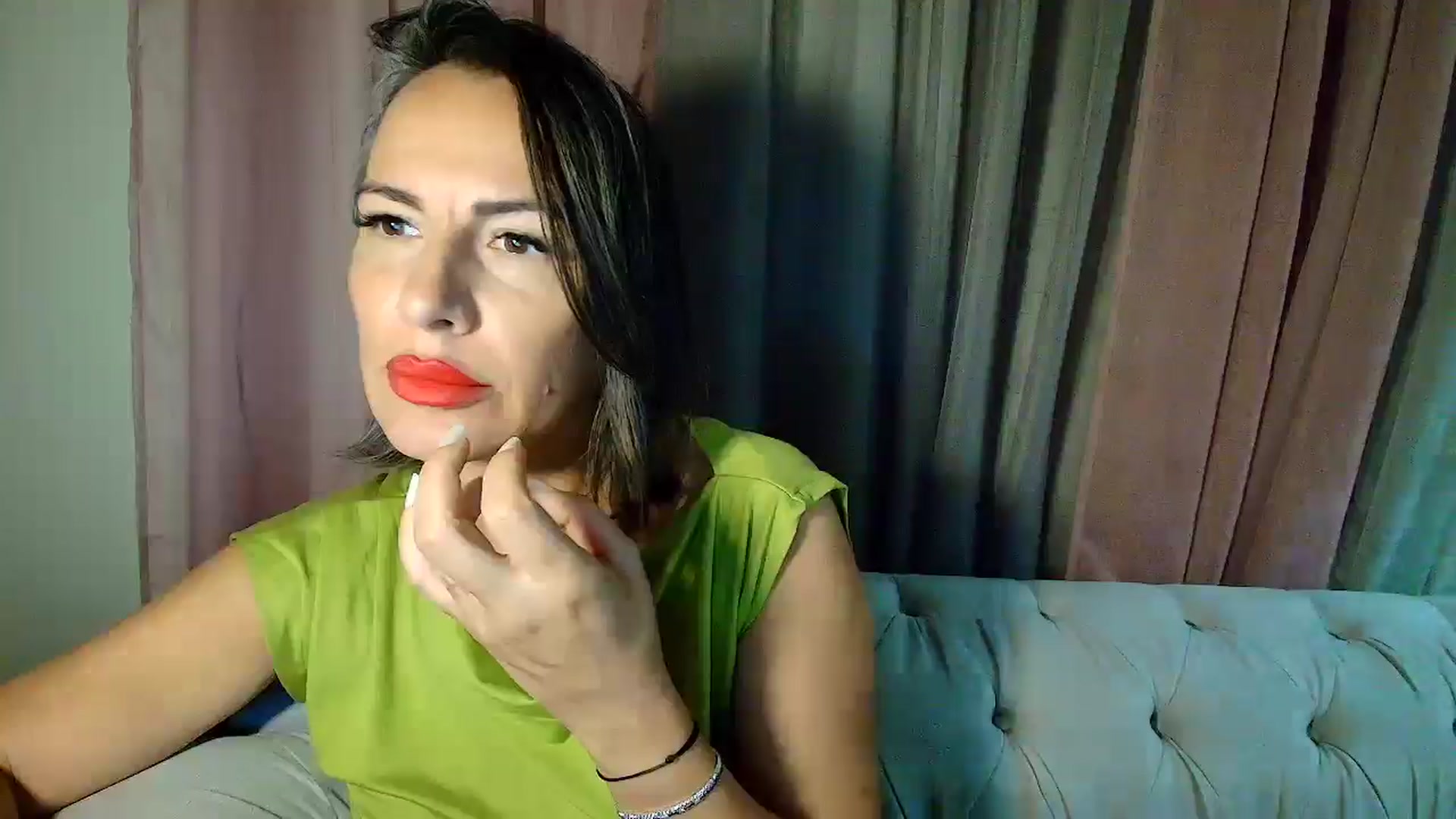 Gallery image thumbnail from Aarte_miss's myfreecams stream on, 09/01/2025, 03:57 image 4 of 20