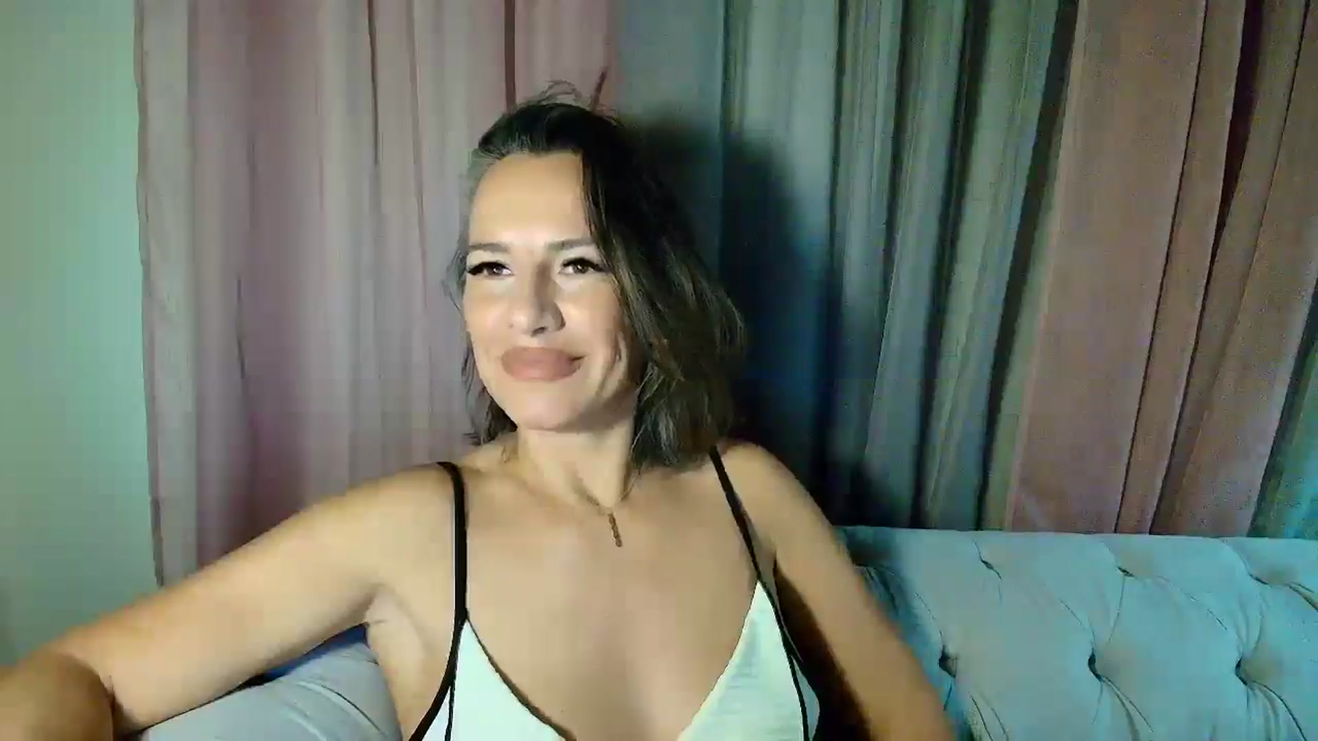 Gallery image thumbnail from Aarte_miss's myfreecams stream on, 09/04/2025, 24:02 image 17 of 20