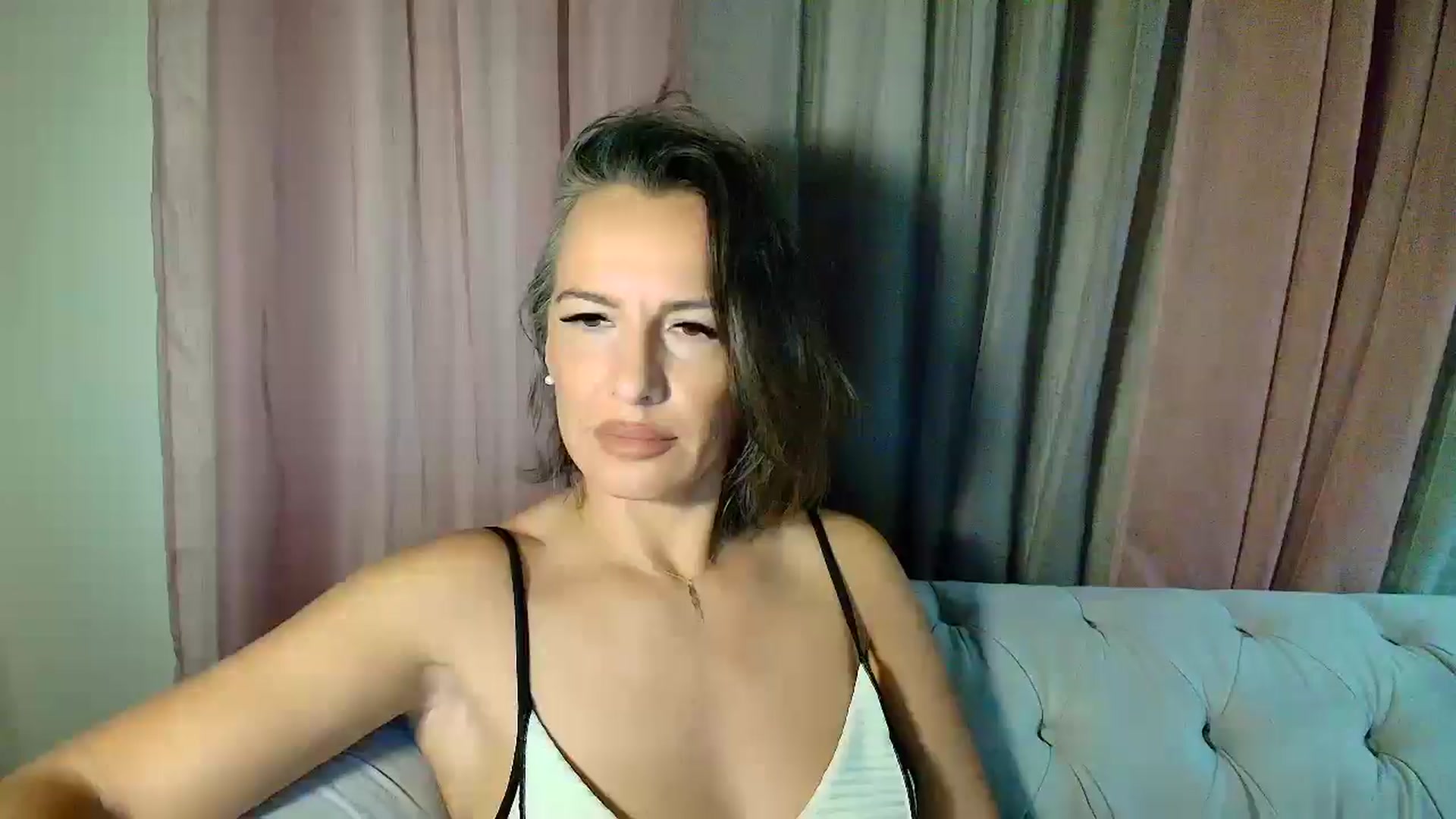 Gallery image thumbnail from Aarte_miss's myfreecams stream on, 09/04/2025, 24:02 image 19 of 20
