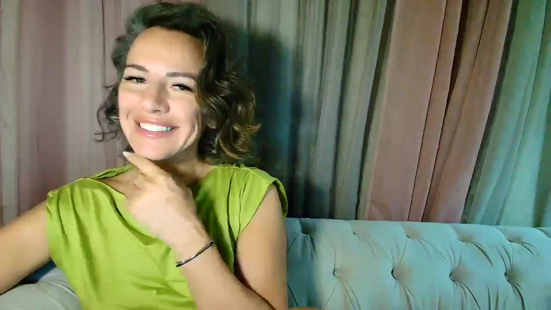 Gallery image thumbnail from Aarte_miss's myfreecams stream on, 09/14/2025, 24:29 image 16 of 20