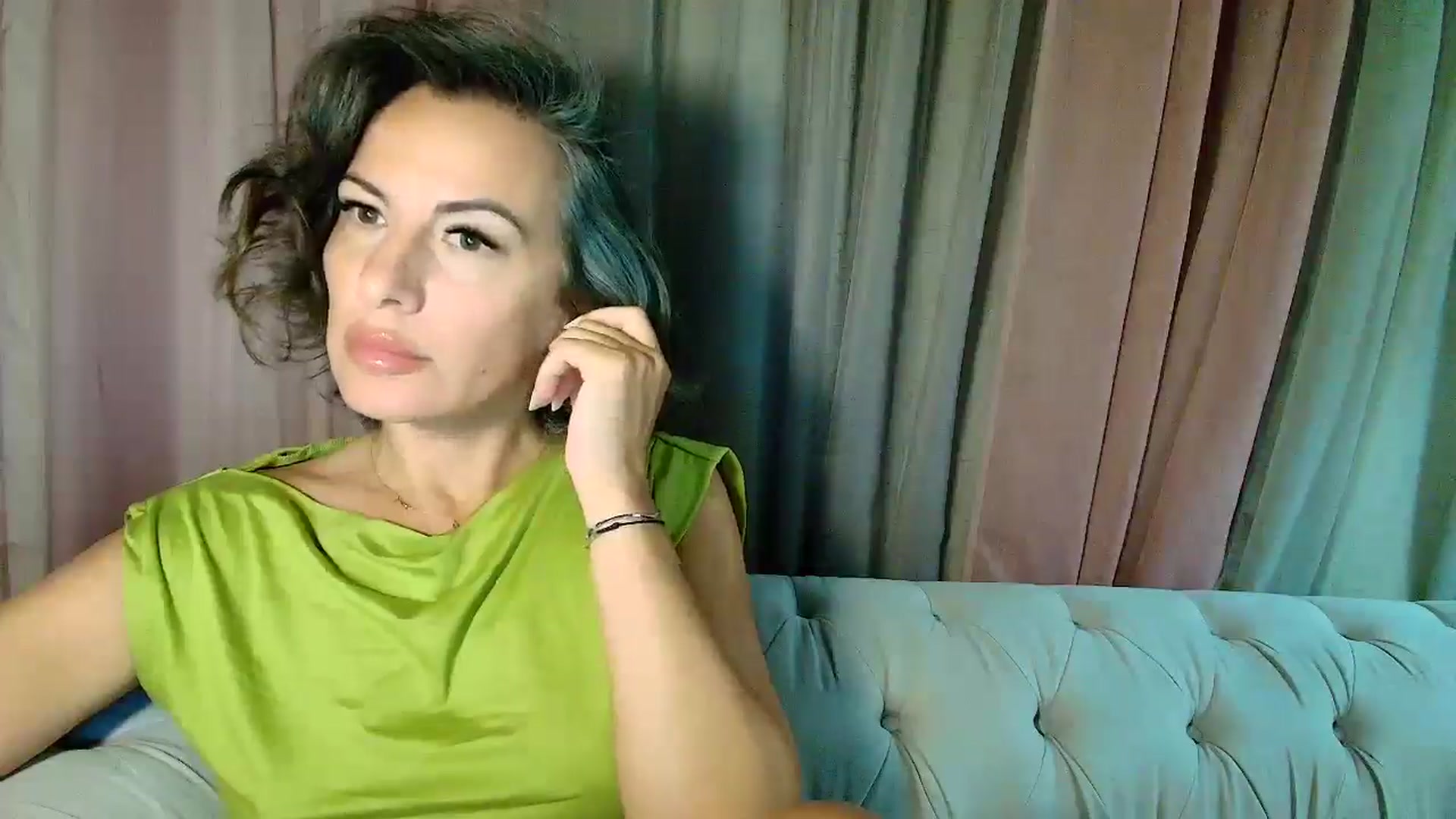 Gallery image thumbnail from Aarte_miss's myfreecams stream on, 09/14/2025, 24:29 image 9 of 20