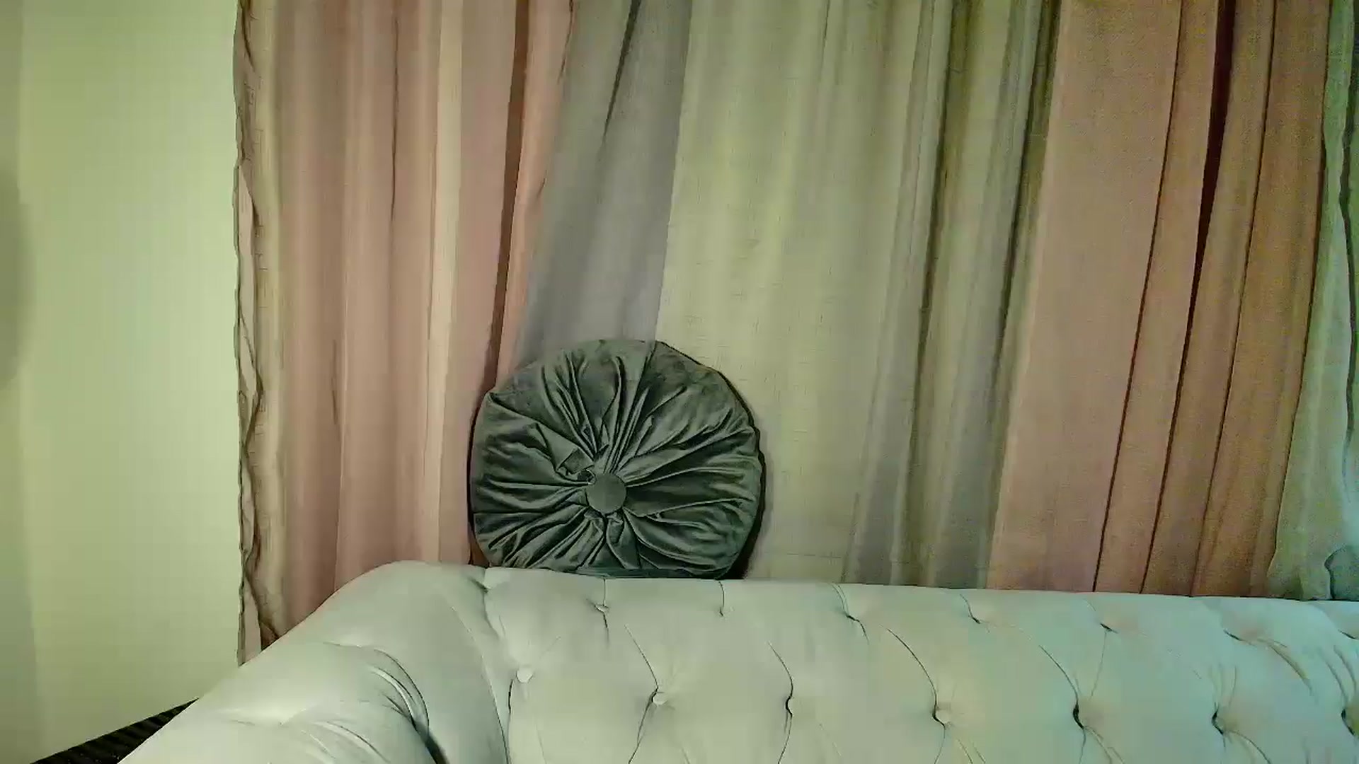 Gallery image thumbnail from Aarte_miss's myfreecams stream on, 10/18/2025, 01:08 image 16 of 20