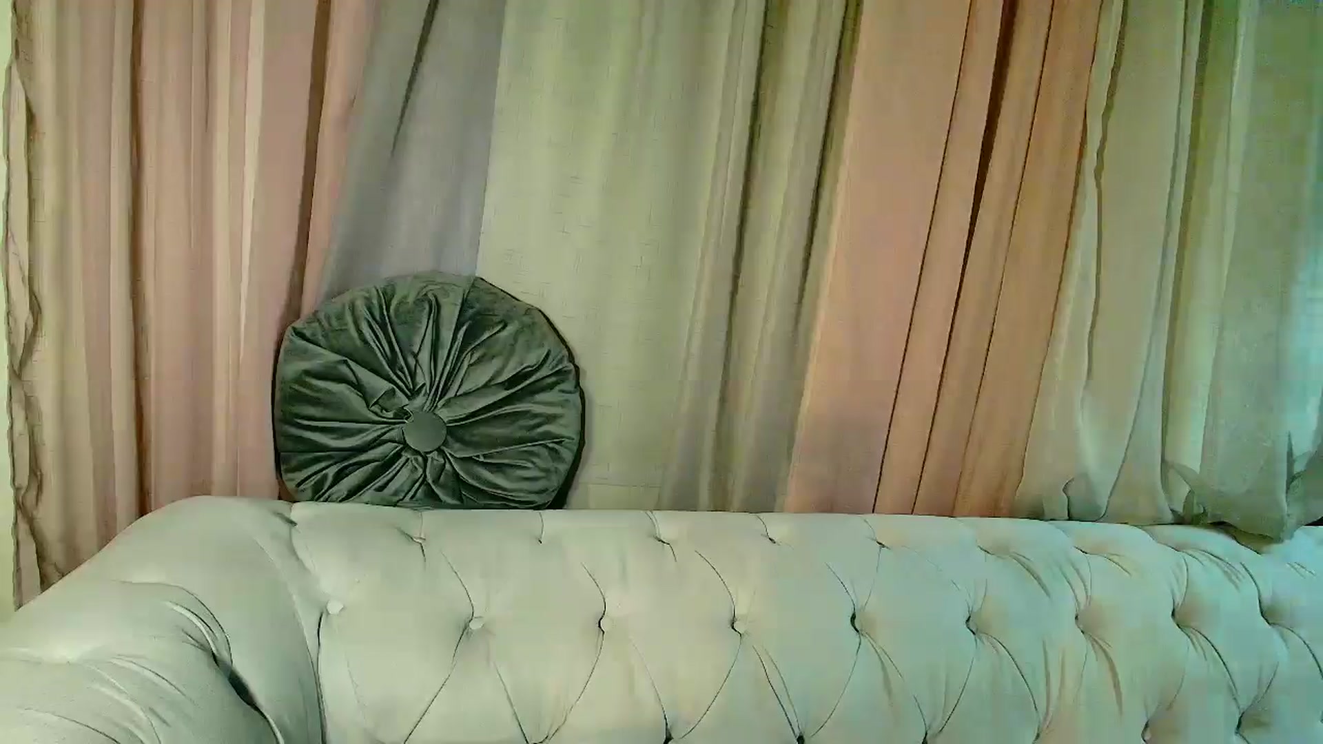 Gallery image thumbnail from Aarte_miss's myfreecams stream on, 10/18/2025, 17:37 image 2 of 20
