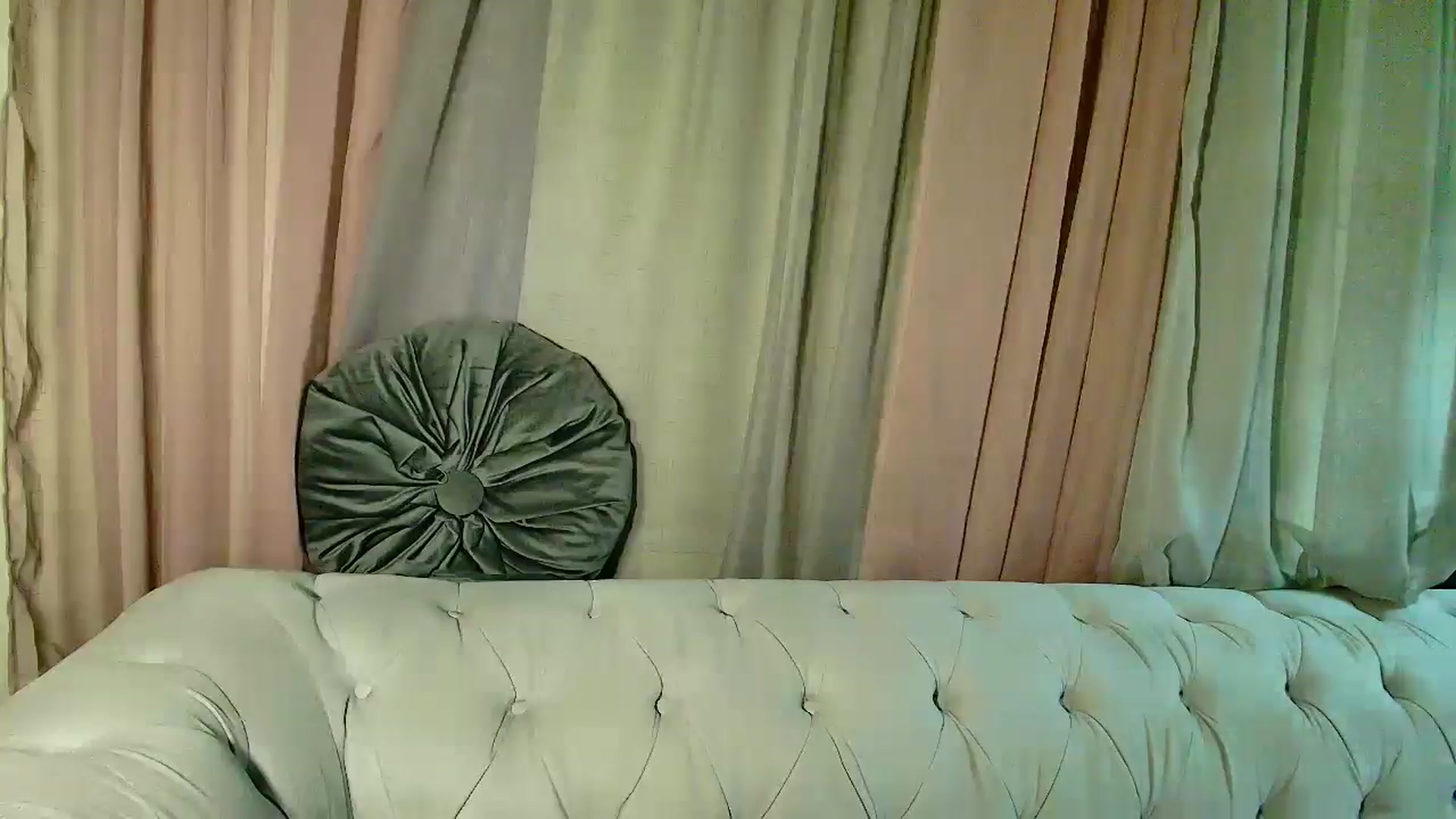 Gallery image thumbnail from Aarte_miss's myfreecams stream on, 10/18/2025, 17:37 image 13 of 20