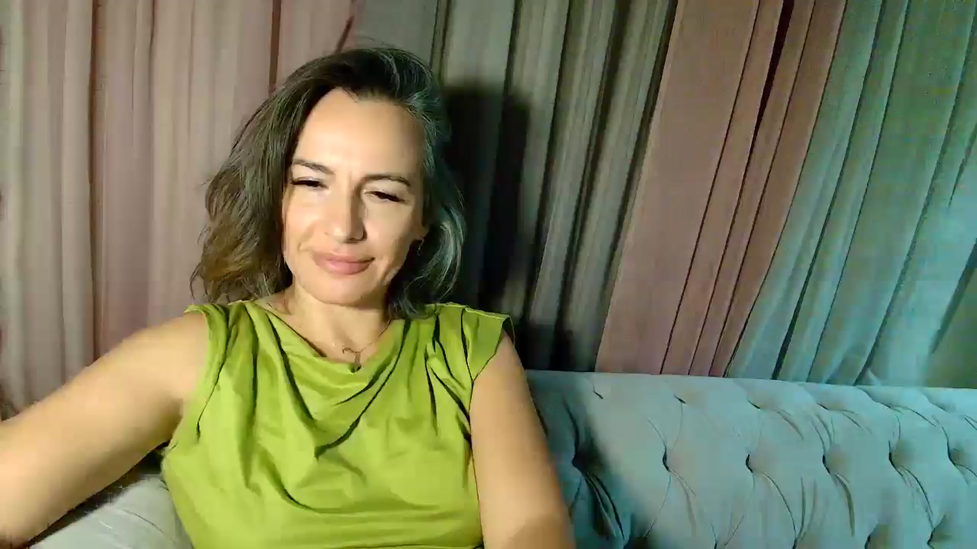 Gallery image thumbnail from Aarte_miss's myfreecams stream on, 11/06/2025, 02:35 image 16 of 20