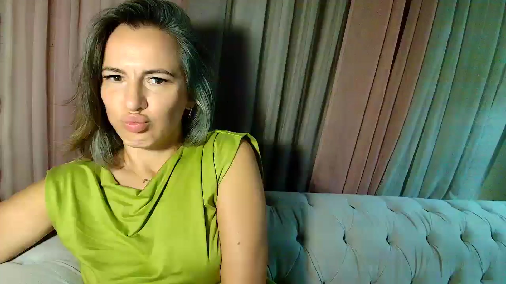 Gallery image thumbnail from Aarte_miss's myfreecams stream on, 11/06/2025, 02:35 image 7 of 20