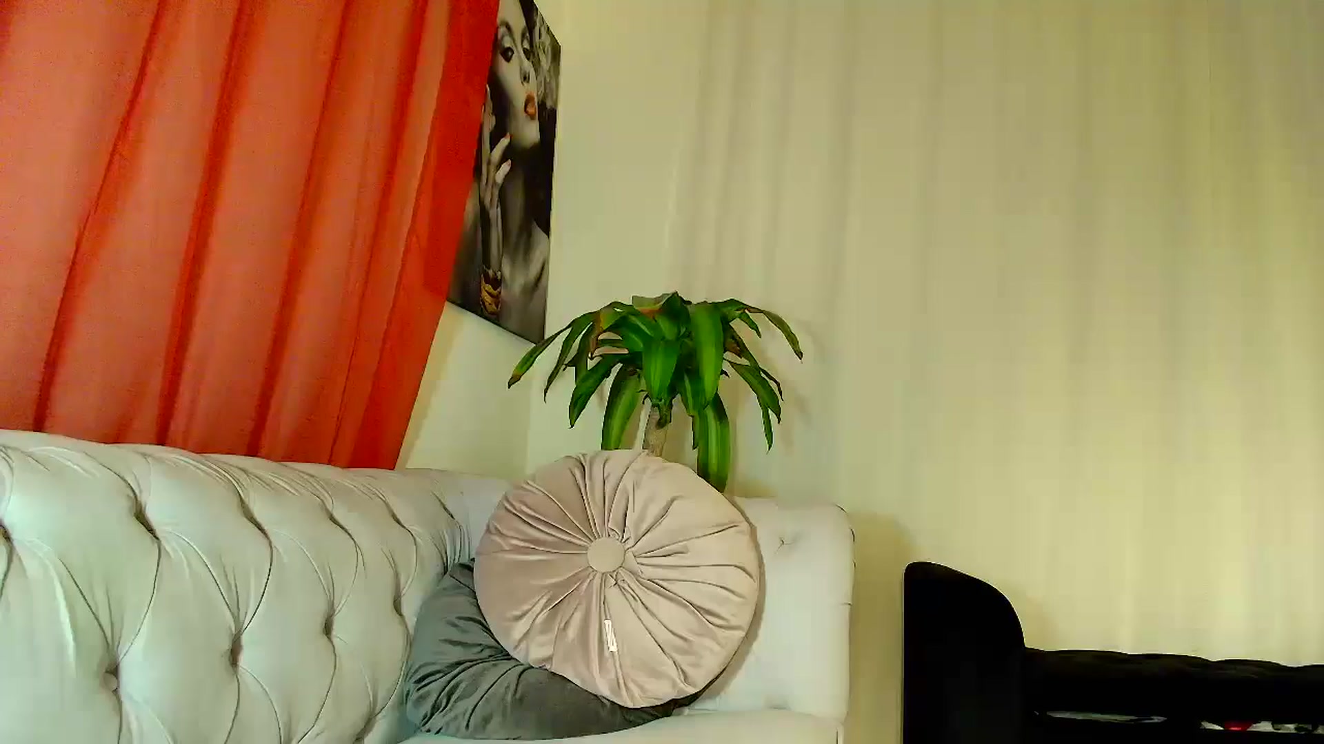 Gallery image thumbnail from Aarte_miss's myfreecams stream on, 12/13/2025, 03:13 image 7 of 20