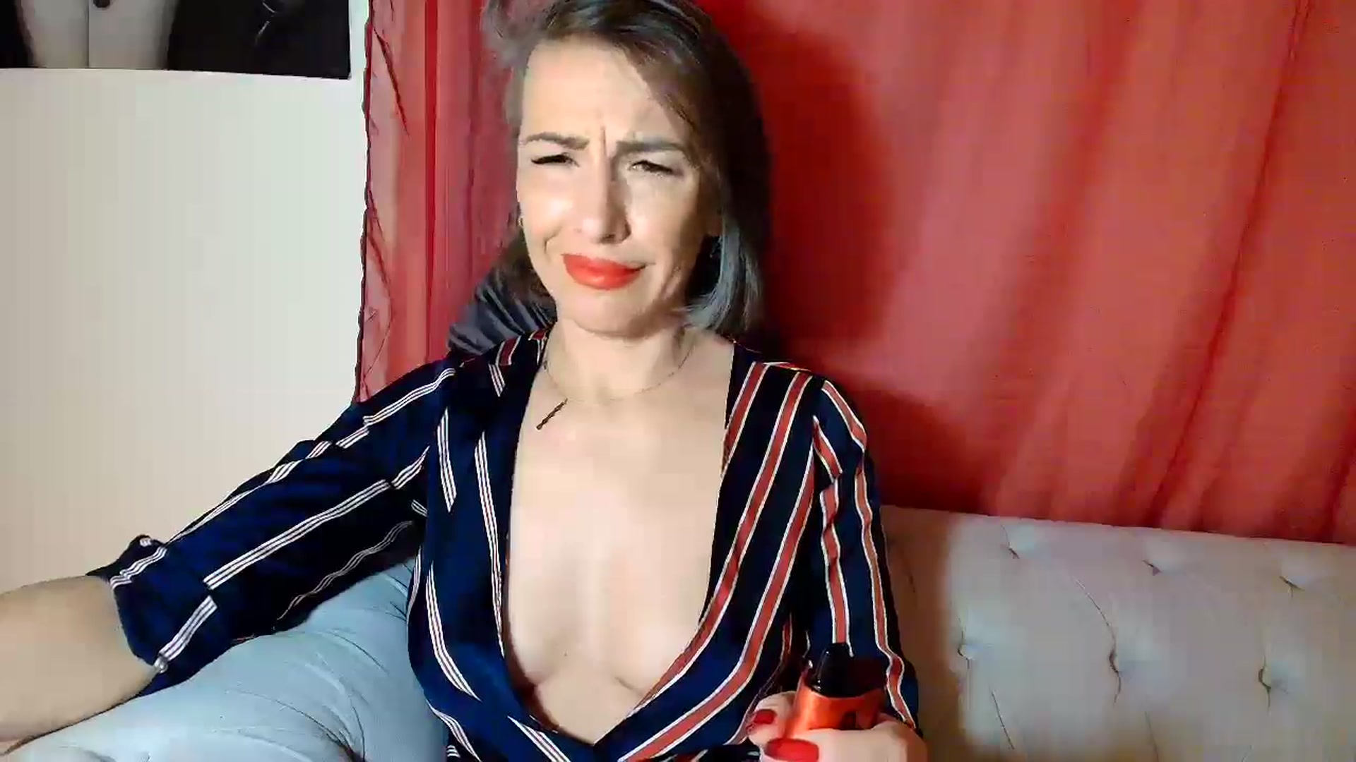 Gallery image thumbnail from Aarte_miss's myfreecams stream on, 12/16/2025, 02:39 image 15 of 20