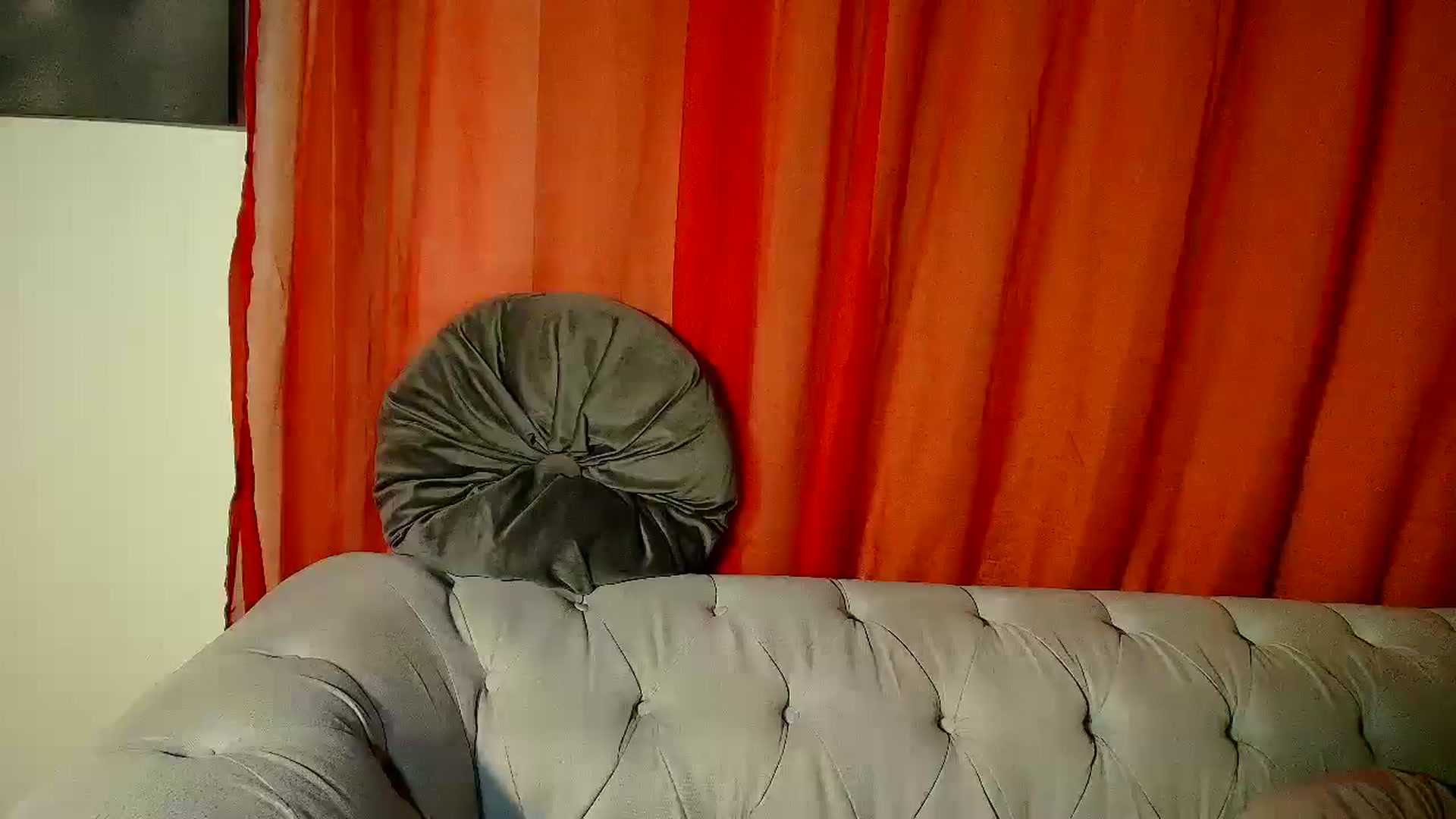 Gallery image thumbnail from Aarte_miss's myfreecams stream on, 01/04/2026, 24:52 image 8 of 20