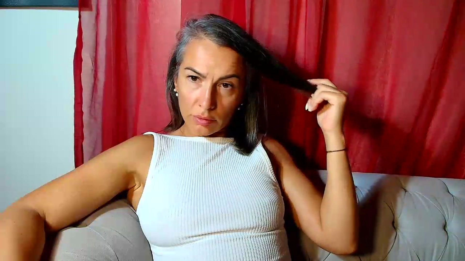 Gallery image thumbnail from Aarte_miss's myfreecams stream on, 06/25/2026, 12:53 image 16 of 20