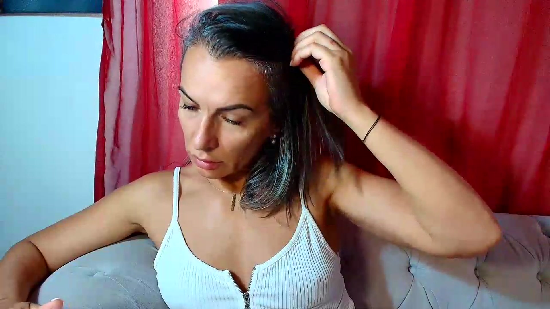 Gallery image thumbnail from Aarte_miss's myfreecams stream on, 06/26/2026, 13:08 image 16 of 20