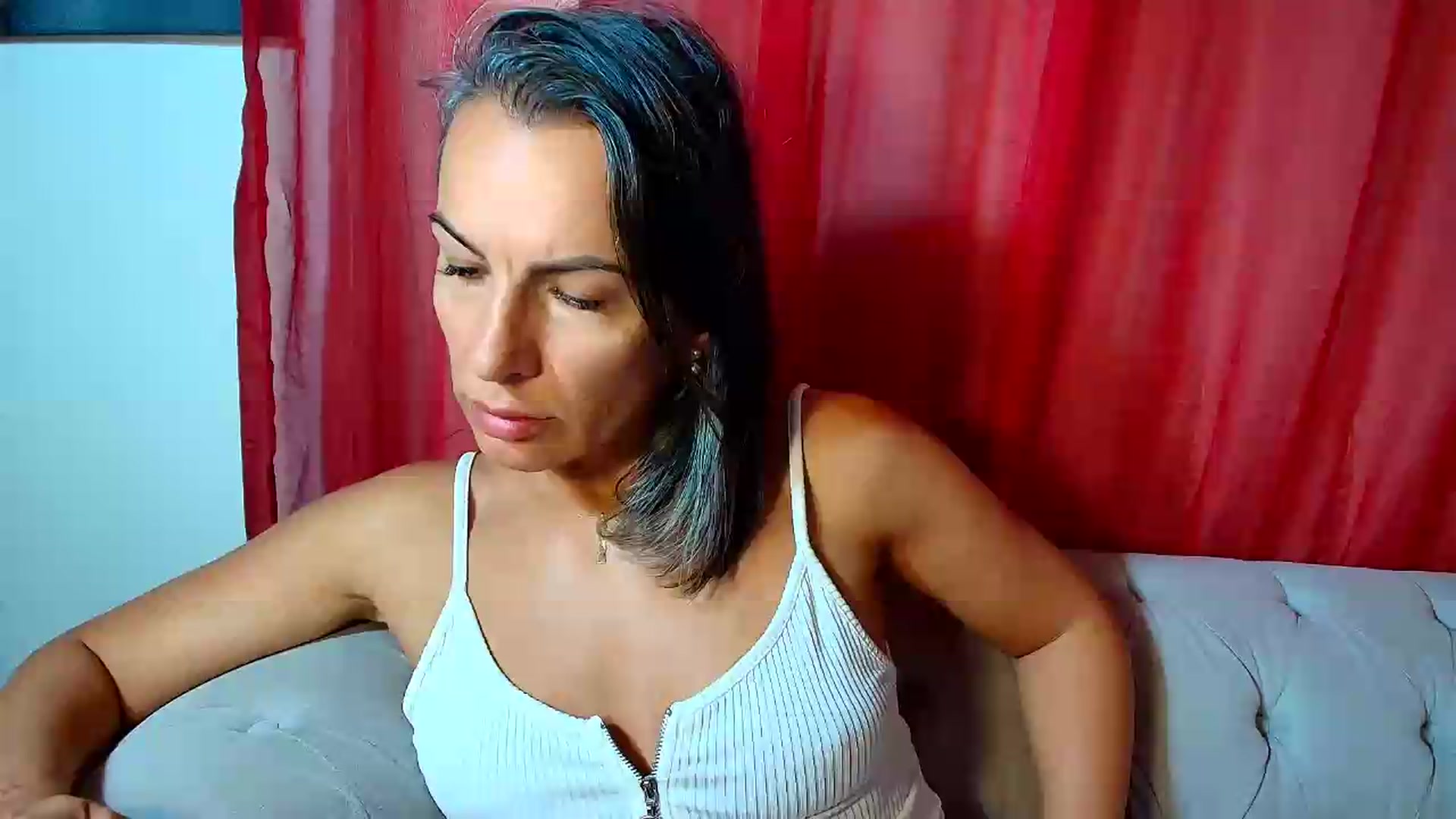 Gallery image thumbnail from Aarte_miss's myfreecams stream on, 06/26/2026, 13:08 image 17 of 20