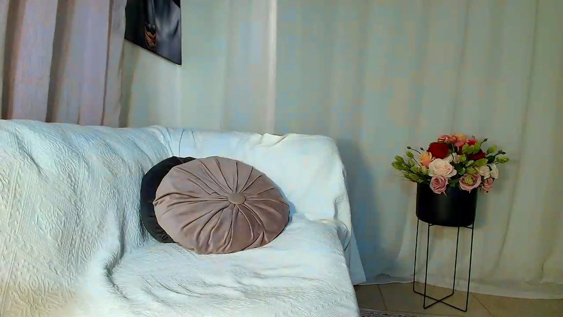 Gallery image thumbnail from Aarte_miss's myfreecams stream on, 08/07/2026, 16:27 image 16 of 20