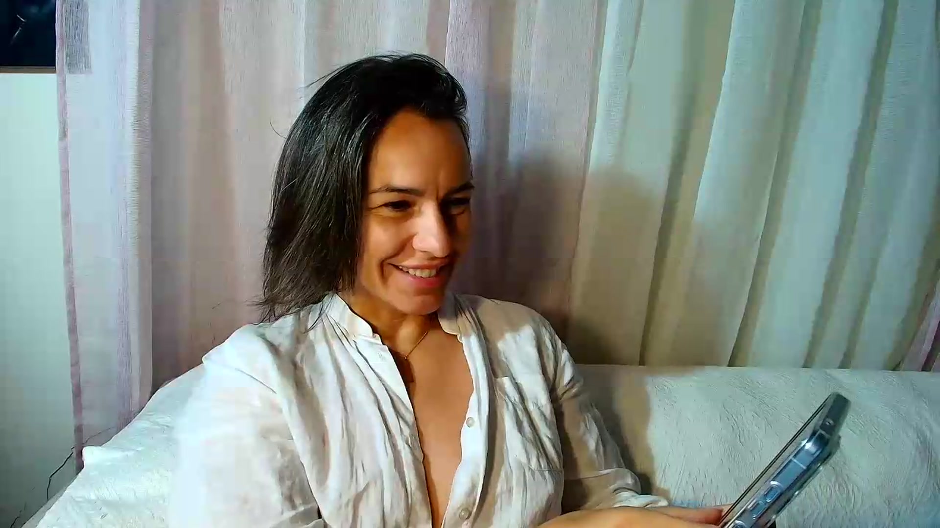 Gallery image thumbnail from Aarte_miss's myfreecams stream on, 08/08/2026, 04:48 image 10 of 20