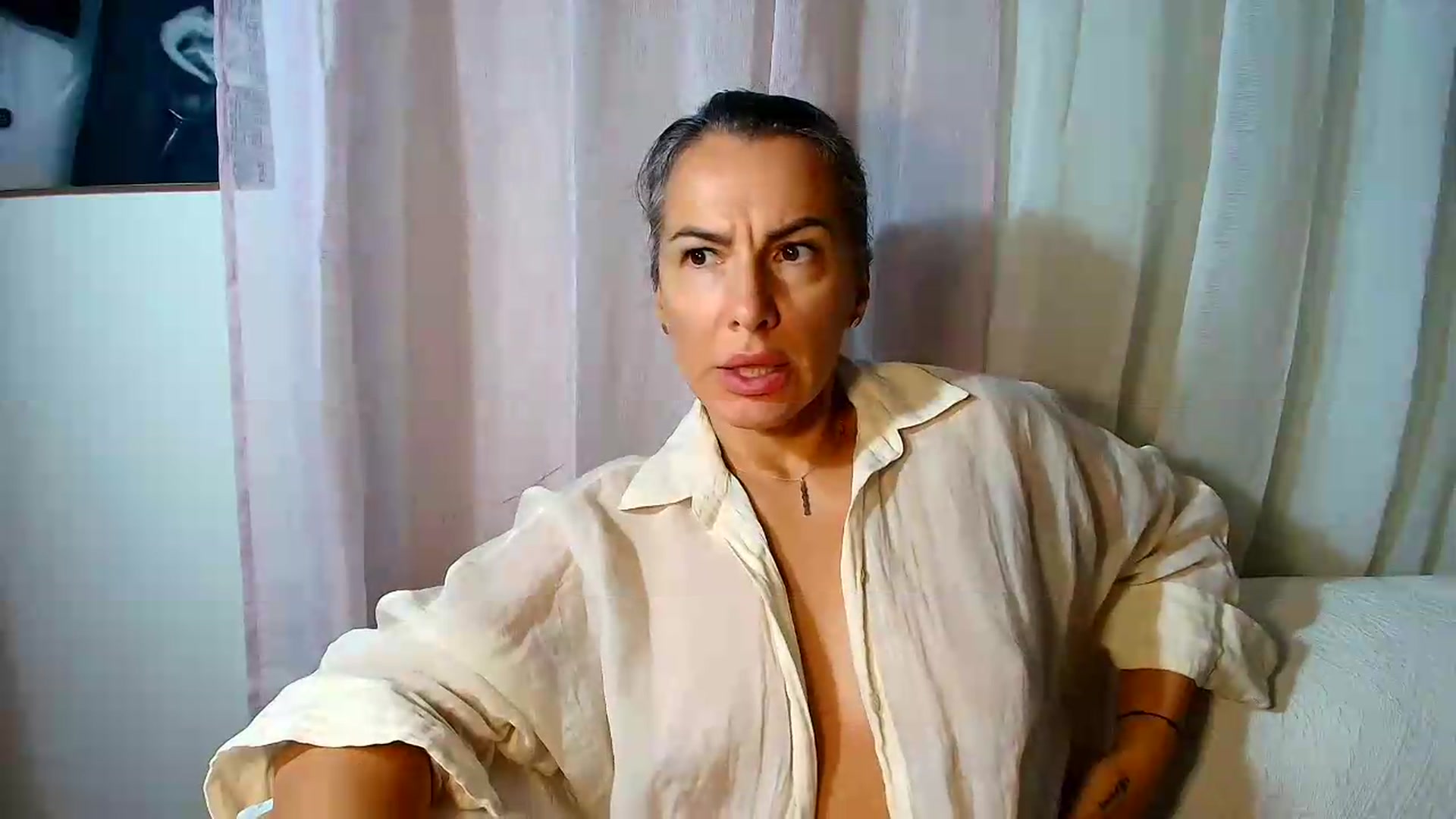 Gallery image thumbnail from Aarte_miss's myfreecams stream on, 08/09/2026, 16:41 image 2 of 20