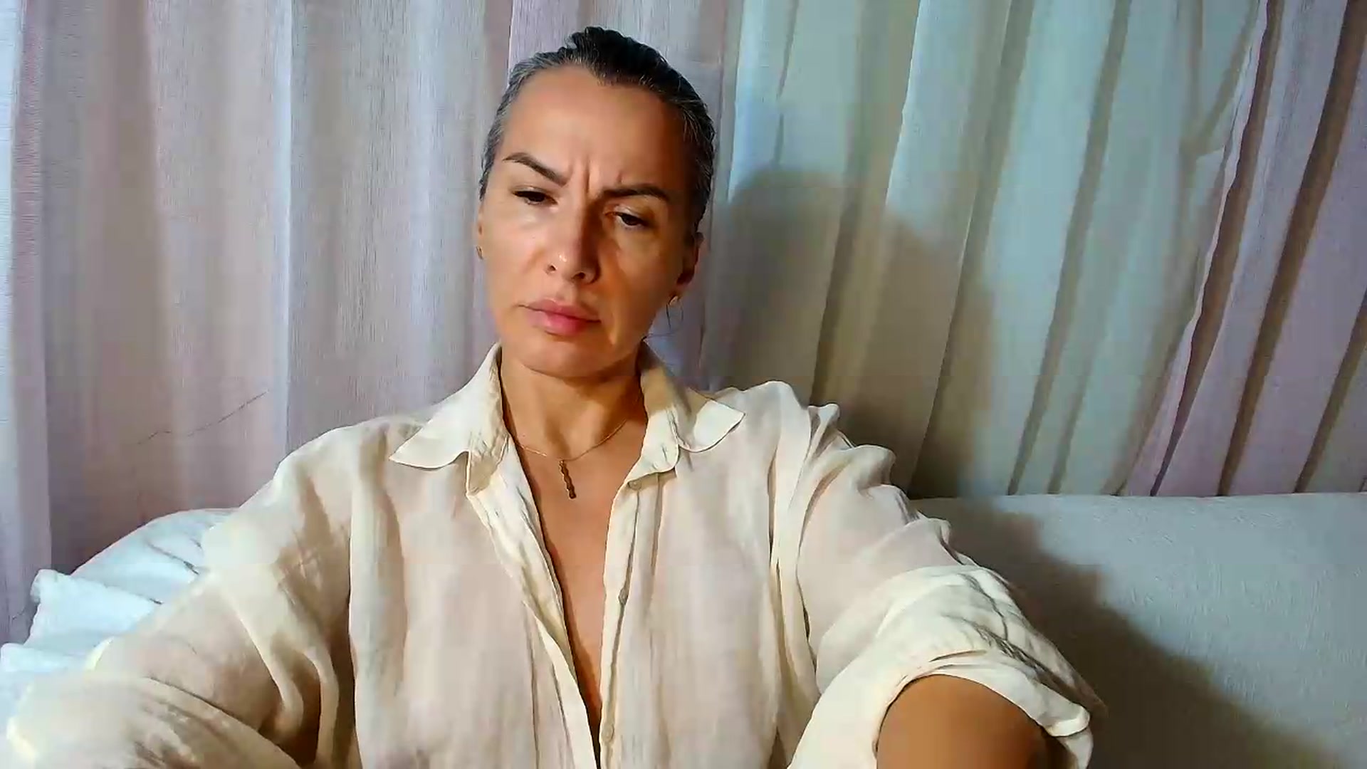 Gallery image thumbnail from Aarte_miss's myfreecams stream on, 08/12/2026, 14:33 image 4 of 20