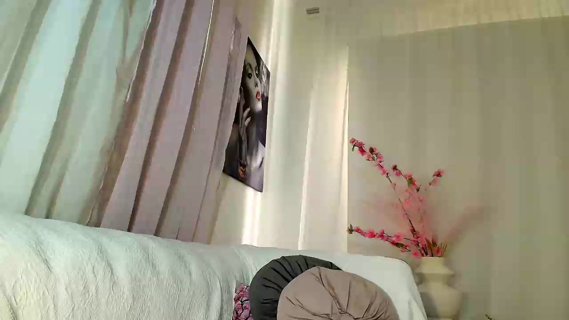 Gallery image thumbnail from Aarte_miss's myfreecams stream on, 08/14/2026, 15:01 image 11 of 20