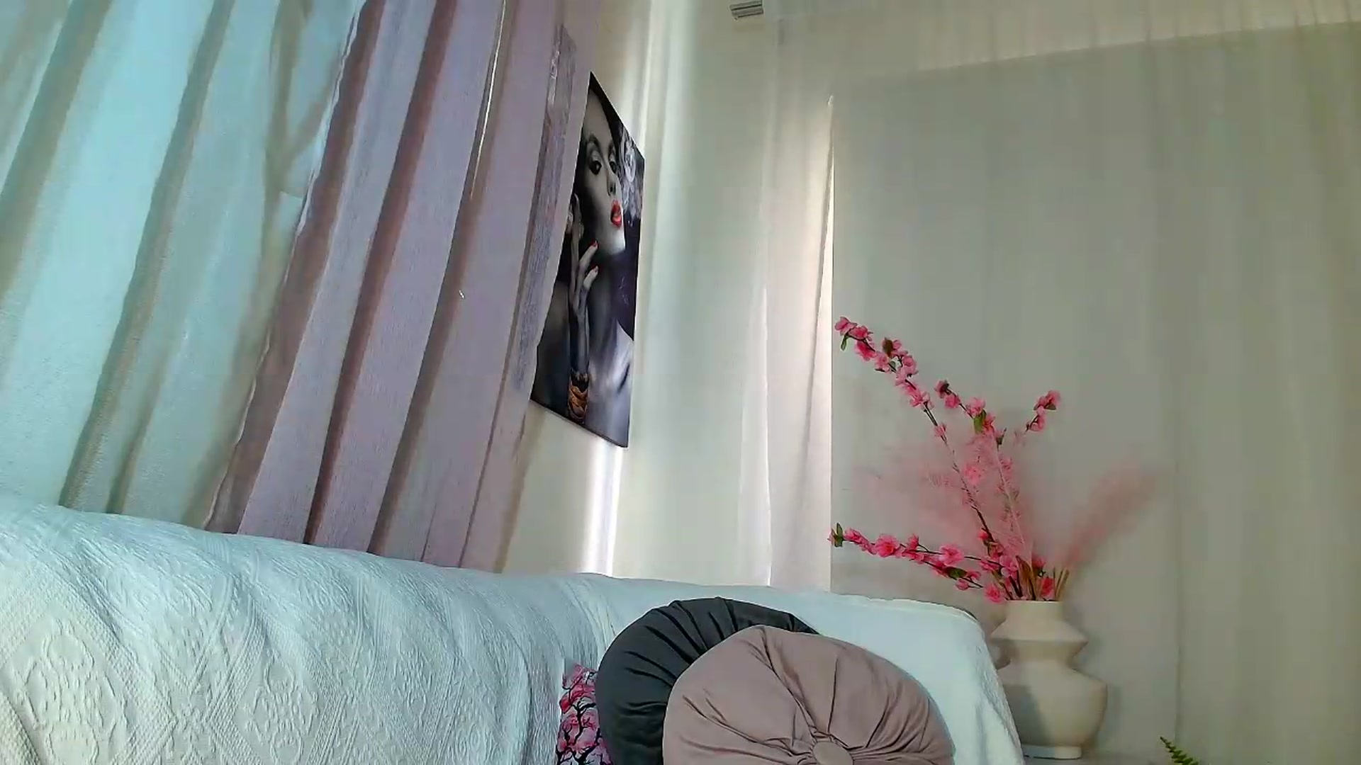 Gallery image thumbnail from Aarte_miss's myfreecams stream on, 08/14/2026, 15:01 image 10 of 20