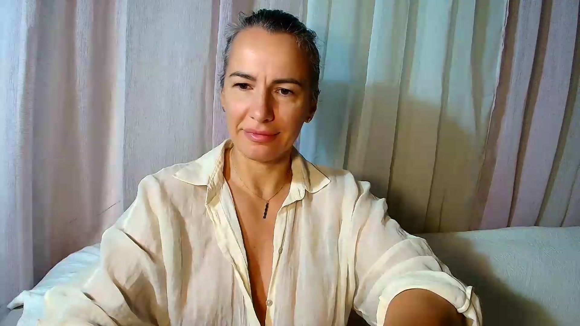 Gallery image thumbnail from Aarte_miss's myfreecams stream on, 08/16/2026, 03:40 image 19 of 20