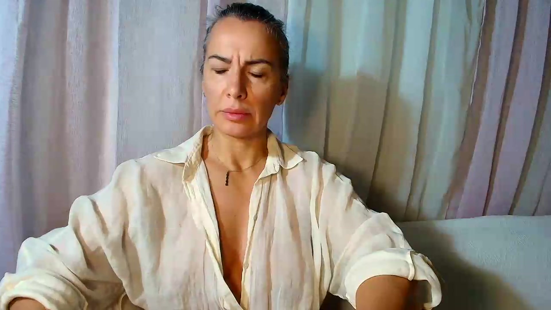 Gallery image thumbnail from Aarte_miss's myfreecams stream on, 08/16/2026, 03:40 image 17 of 20