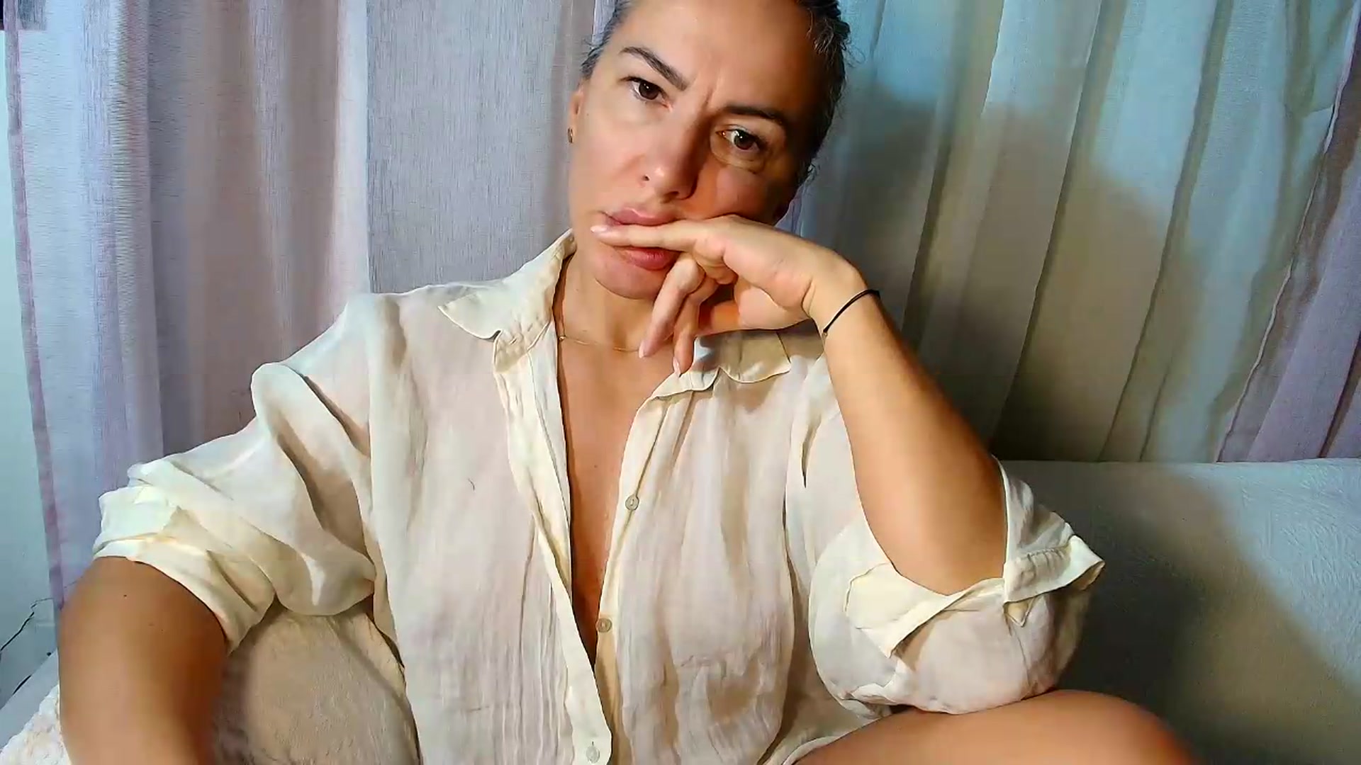 Gallery image thumbnail from Aarte_miss's myfreecams stream on, 08/16/2026, 03:40 image 14 of 20