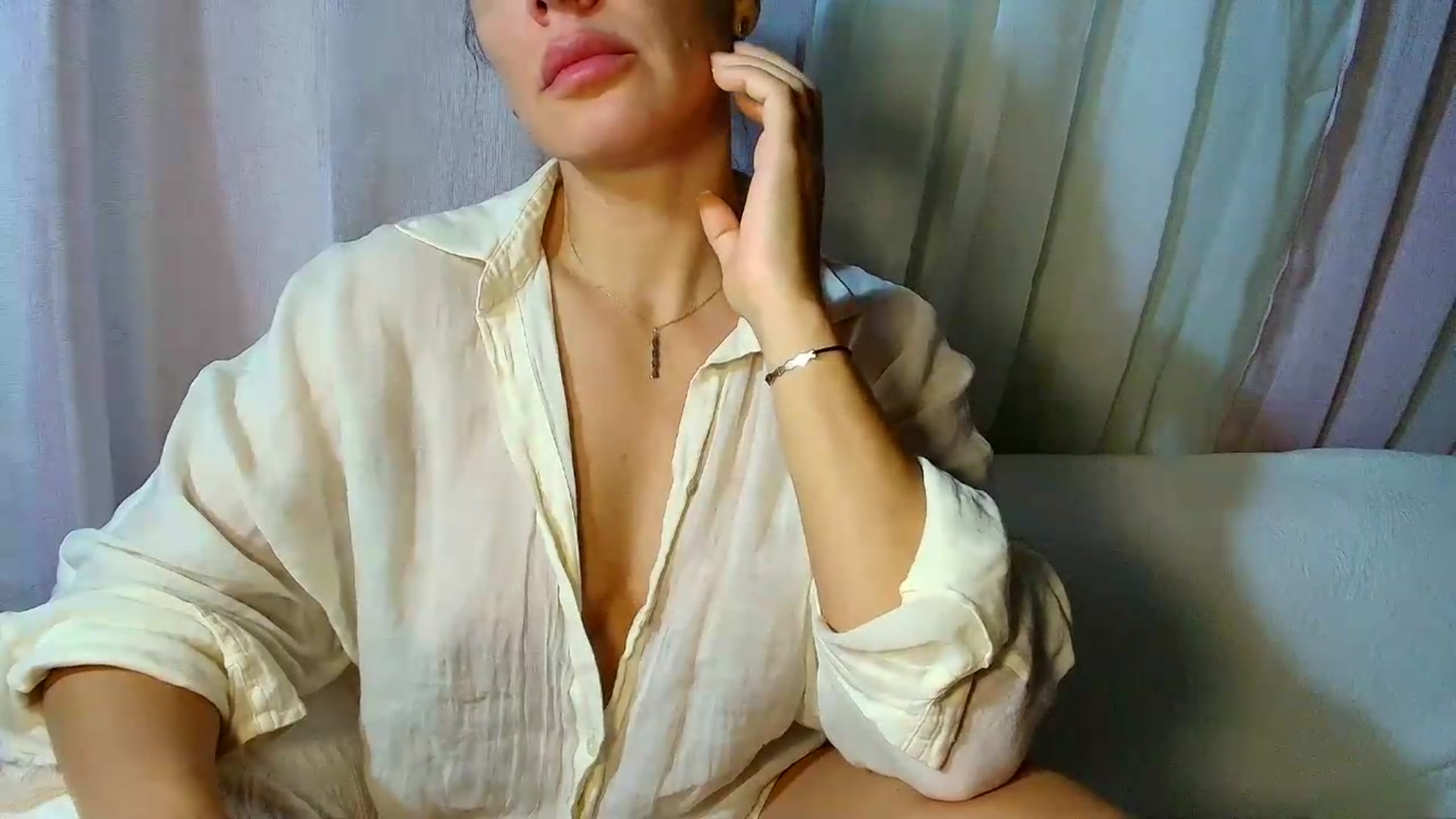 Gallery image thumbnail from Aarte_miss's myfreecams stream on, 08/16/2026, 05:02 image 13 of 20