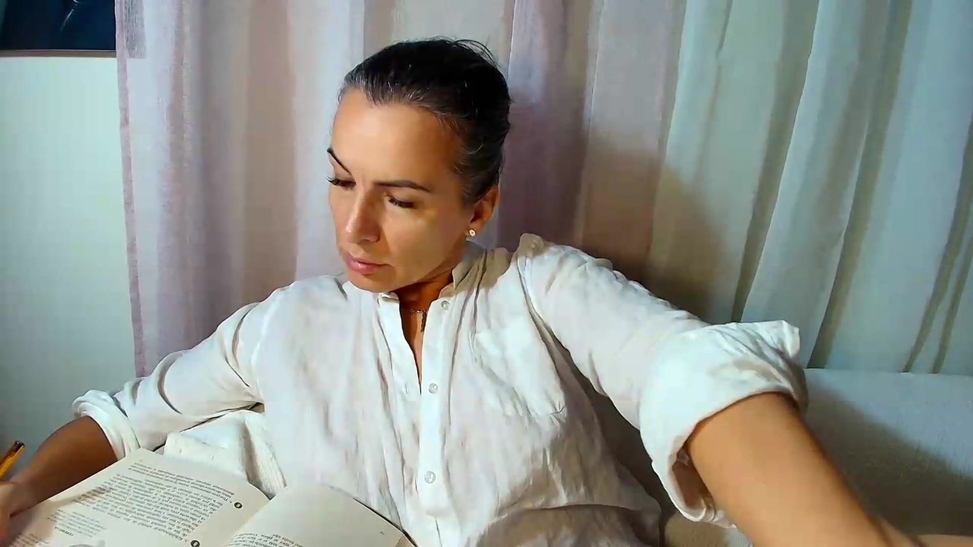 Gallery image thumbnail from Aarte_miss's myfreecams stream on, 08/27/2026, 13:04 image 14 of 20