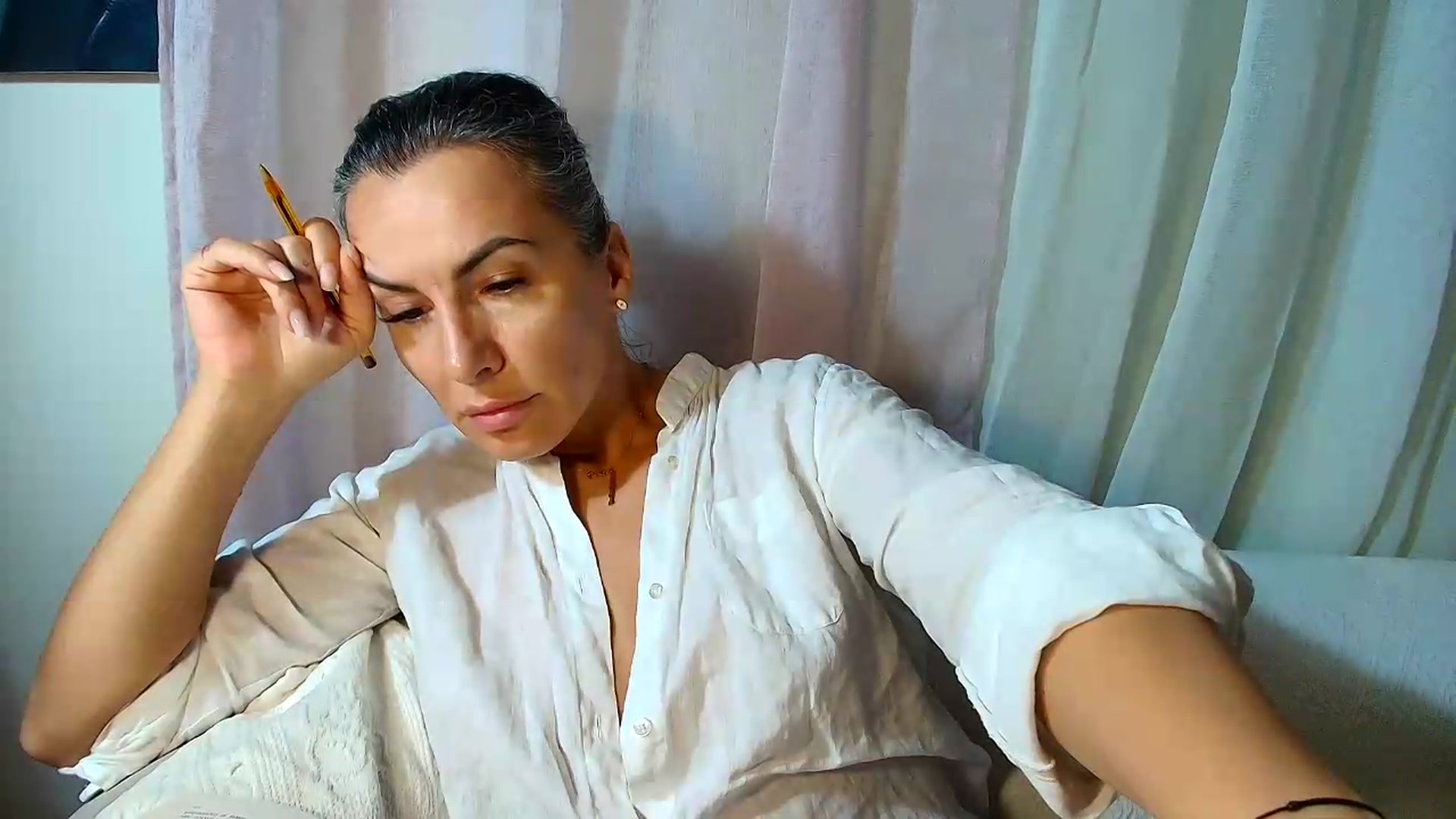 Gallery image thumbnail from Aarte_miss's myfreecams stream on, 08/27/2026, 13:04 image 13 of 20