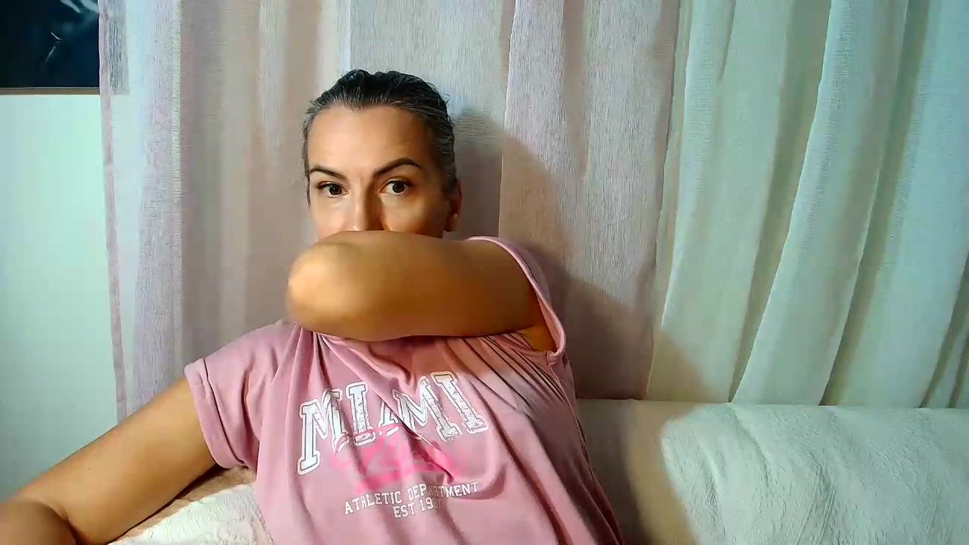 Gallery image thumbnail from Aarte_miss's myfreecams stream on, 08/27/2026, 13:04 image 3 of 20