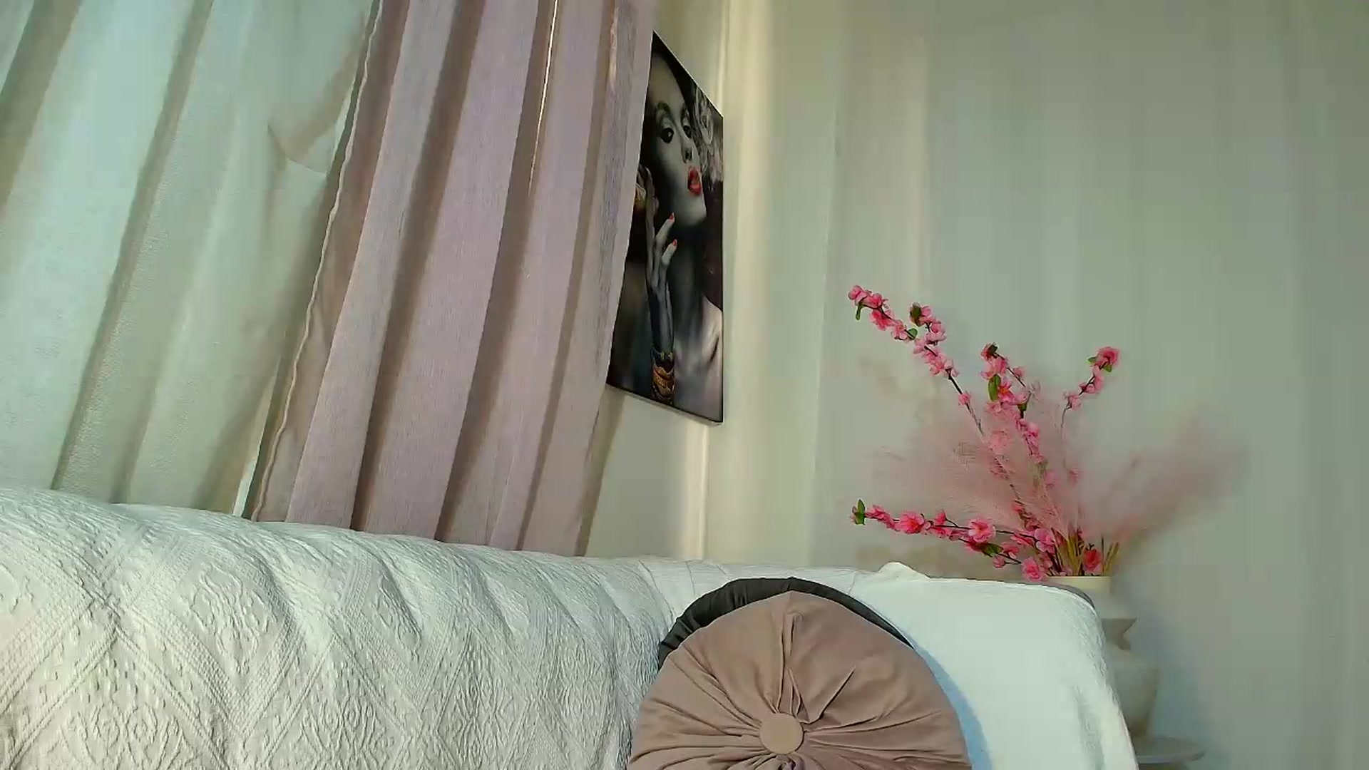 Gallery image thumbnail from Aarte_miss's myfreecams stream on, 09/13/2026, 16:34 image 8 of 20
