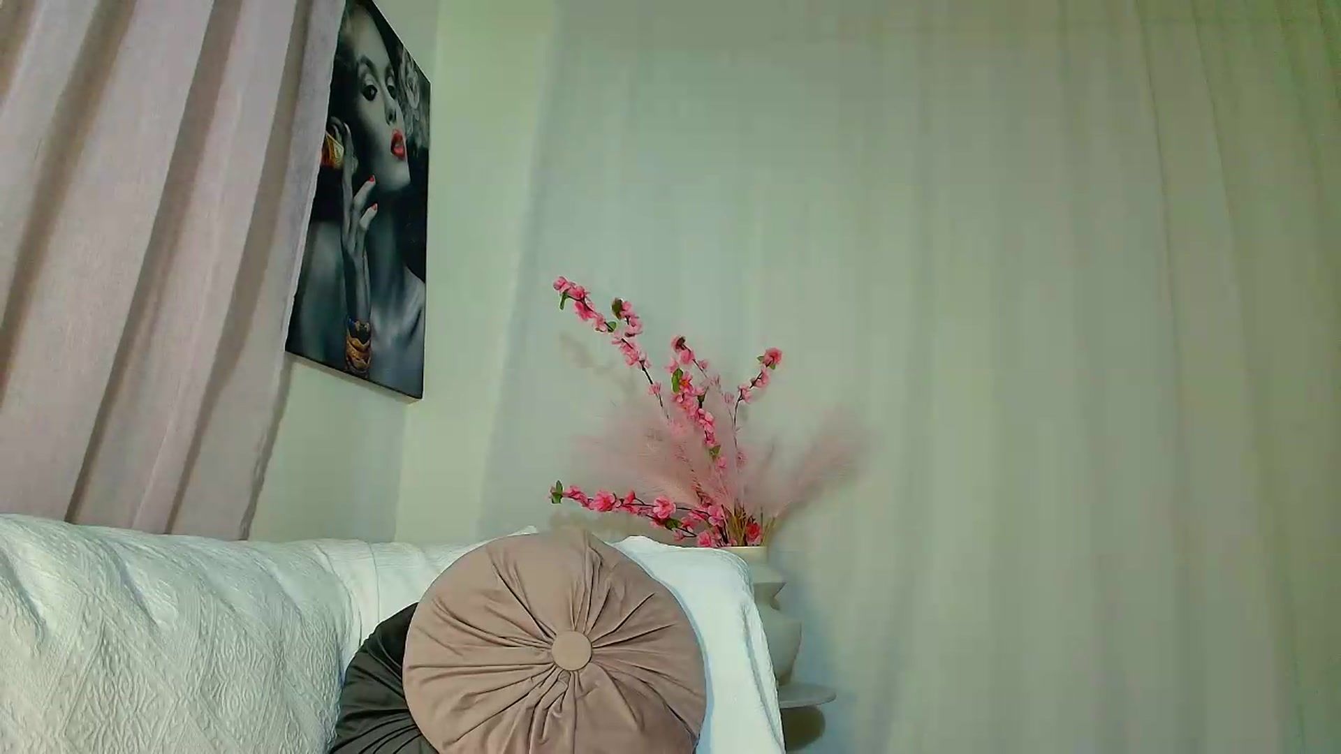 Gallery image thumbnail from Aarte_miss's myfreecams stream on, 09/16/2026, 05:34 image 13 of 20