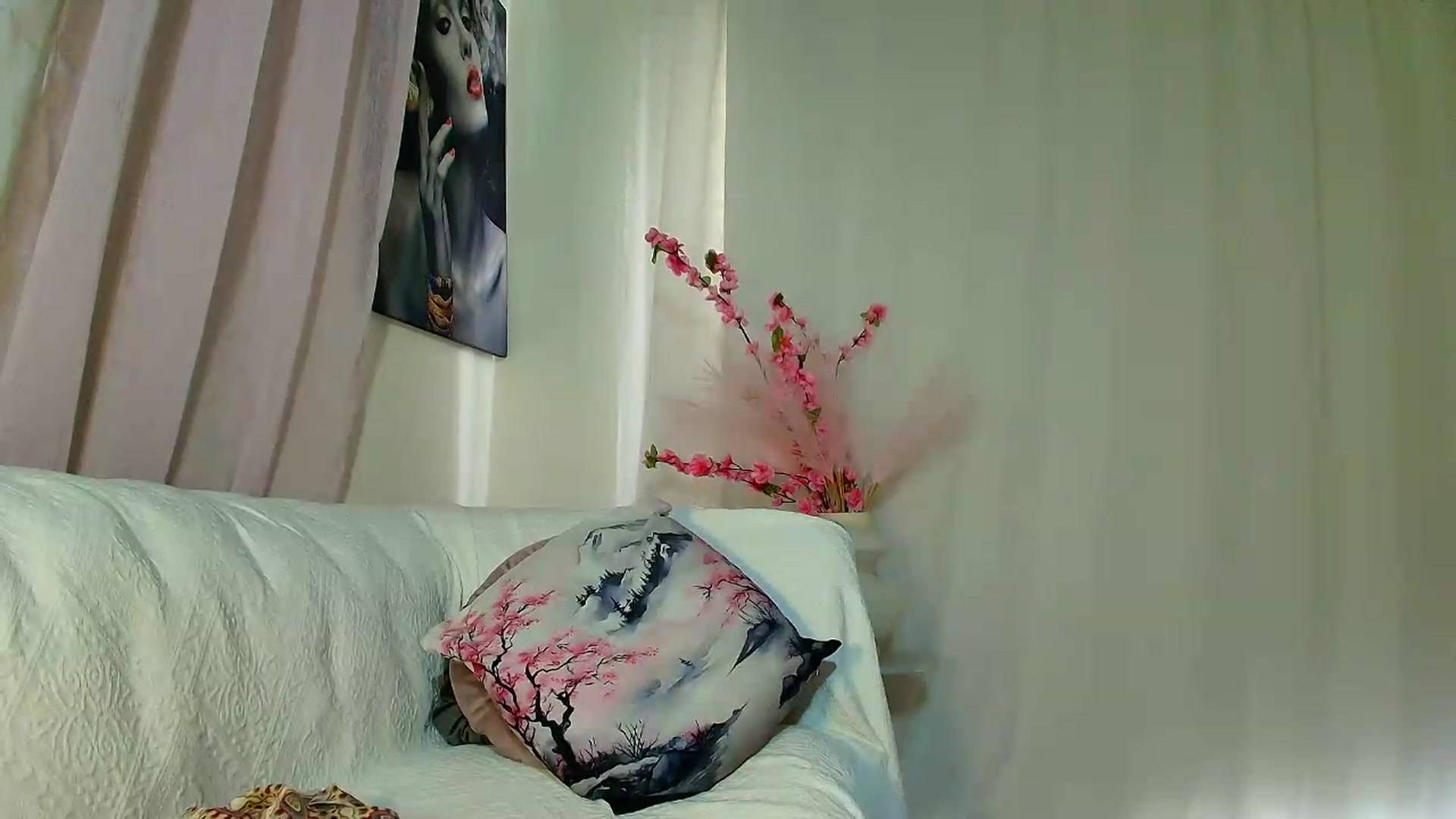Gallery image thumbnail from Aarte_miss's myfreecams stream on, 09/16/2026, 08:17 image 4 of 20
