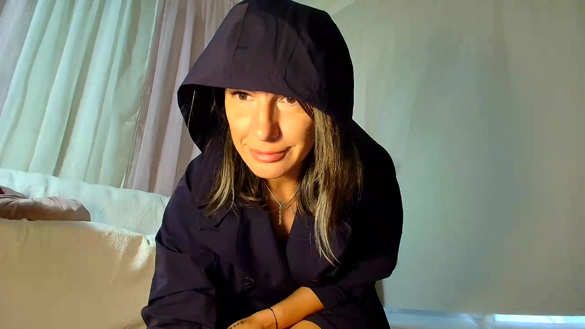 Gallery image thumbnail from Aarte_miss's myfreecams stream on, 09/19/2026, 04:40 image 17 of 20