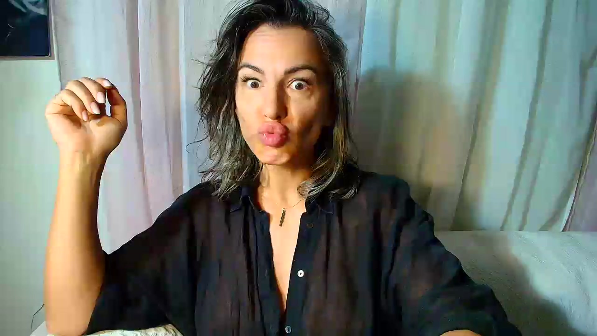 Gallery image thumbnail from Aarte_miss's myfreecams stream on, 09/21/2026, 03:45 image 2 of 20