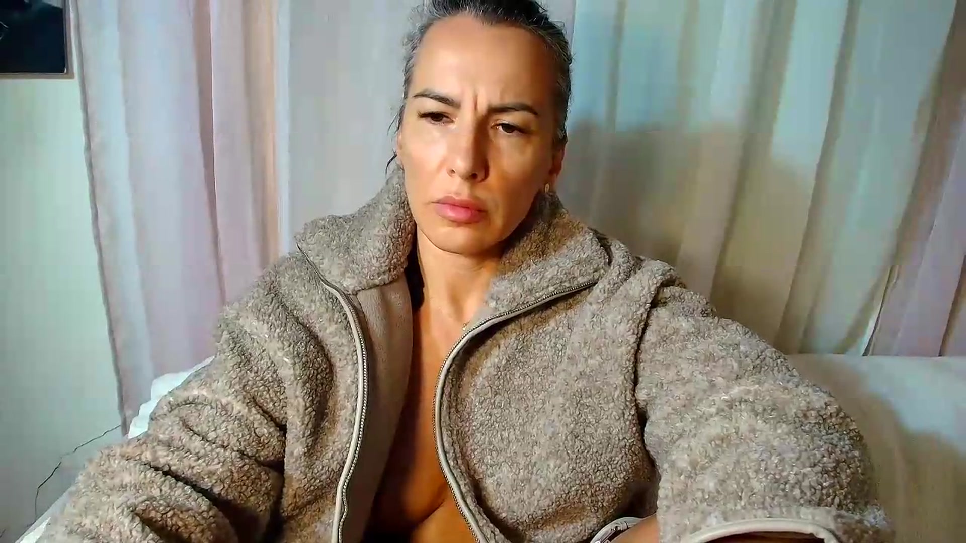 Gallery image thumbnail from Aarte_miss's myfreecams stream on, 09/21/2026, 15:09 image 7 of 20