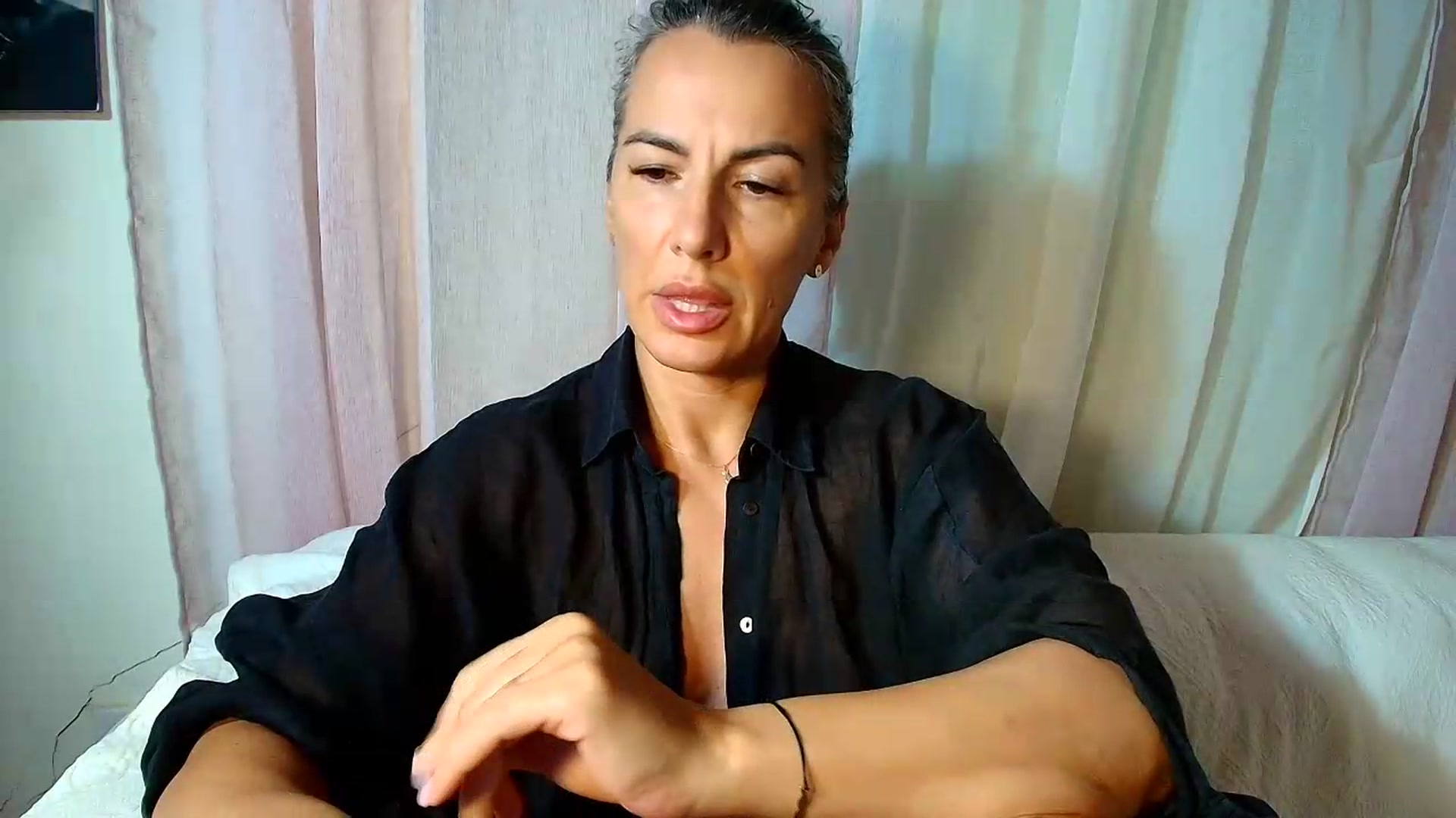 Gallery image thumbnail from Aarte_miss's myfreecams stream on, 09/21/2026, 15:09 image 3 of 20