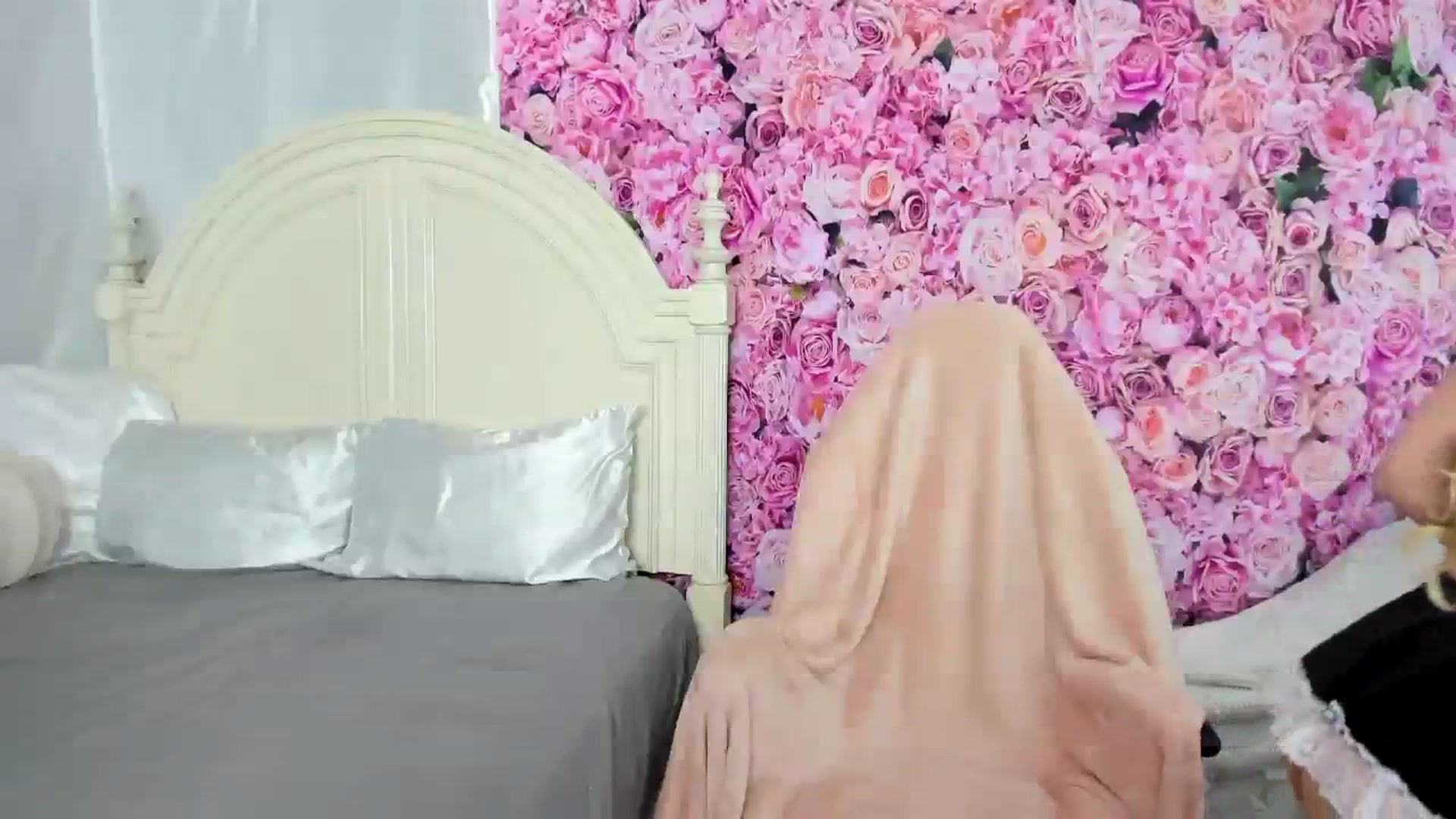 Gallery image thumbnail from Abaddiee's myfreecams stream on, 09/13/2023, 05:31 image 7 of 20
