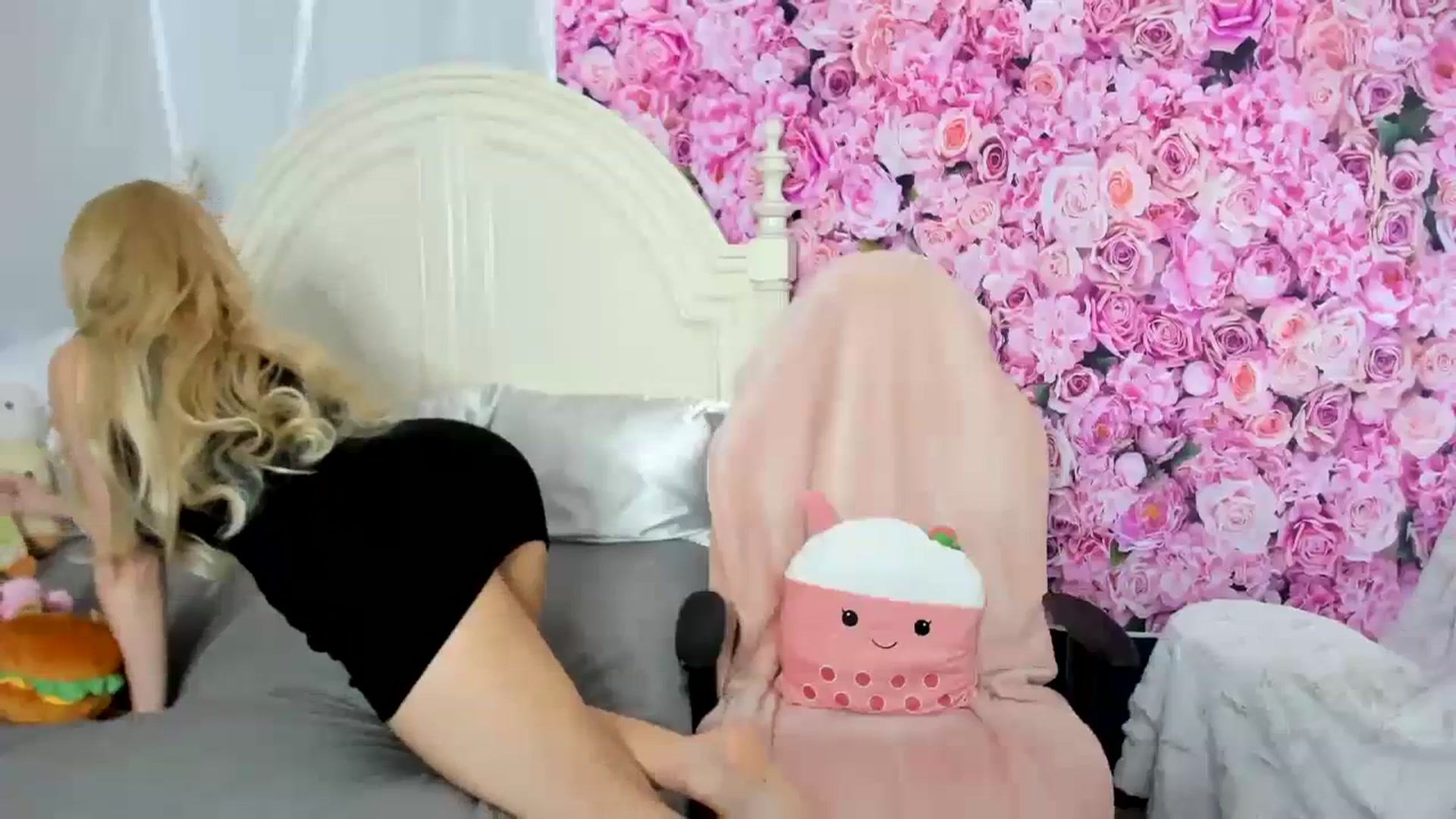 Gallery image thumbnail from Abaddiee's myfreecams stream on, 10/04/2023, 24:44 image 9 of 20