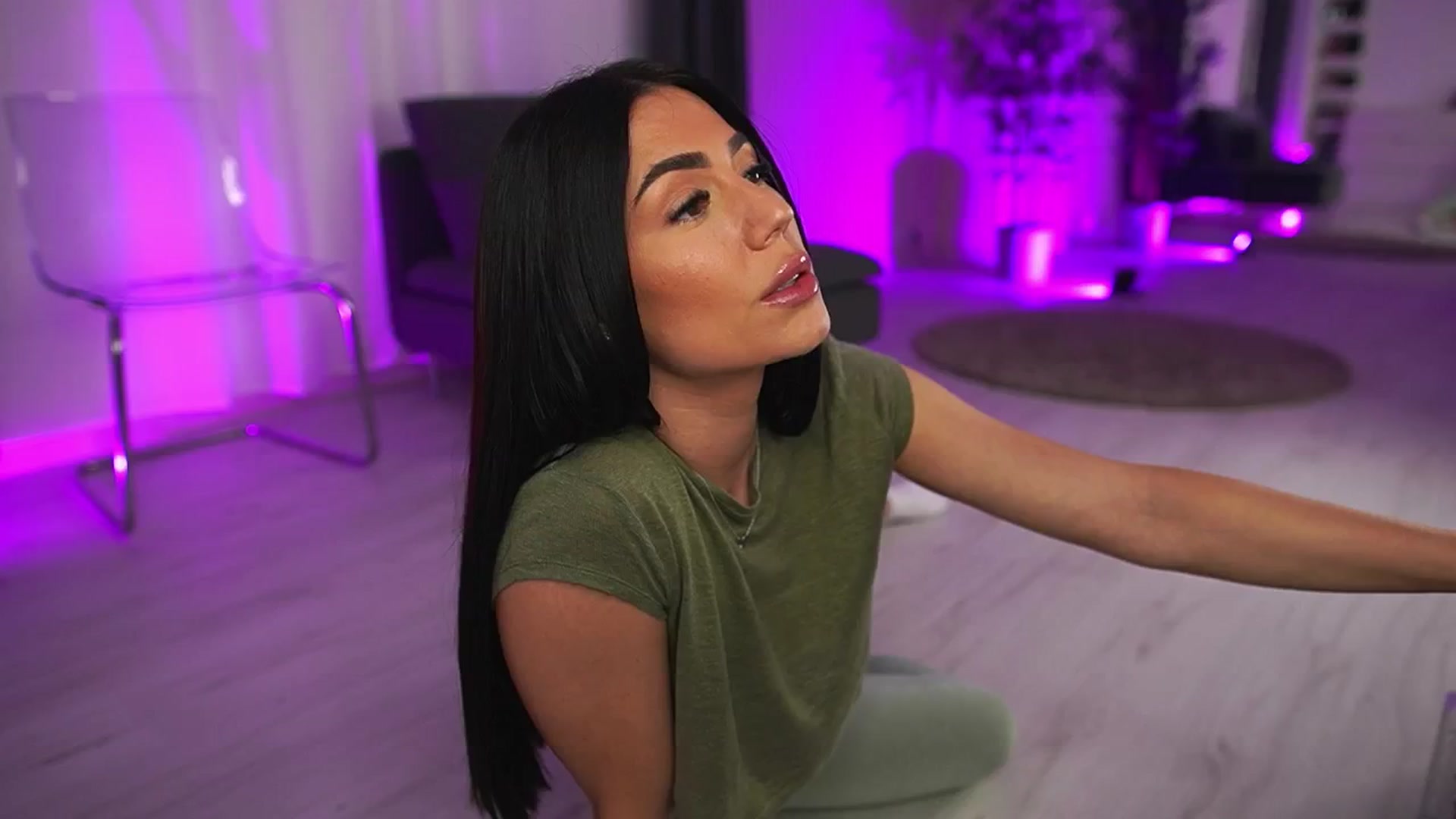 Gallery image thumbnail from AbbelaWhite's myfreecams stream on, 05/29/2024, 13:02 image 17 of 20