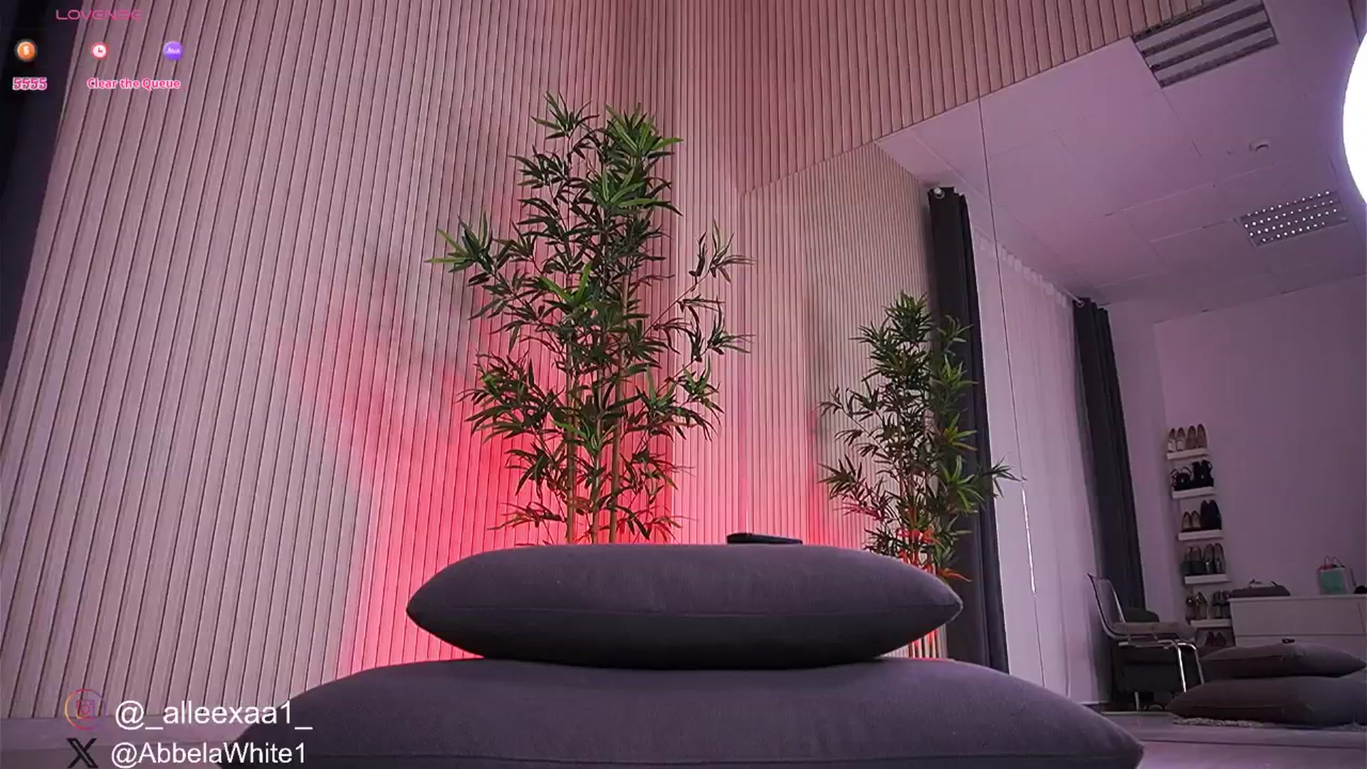 Gallery image thumbnail from AbbelaWhite's myfreecams stream on, 12/23/2024, 10:14 image 13 of 20