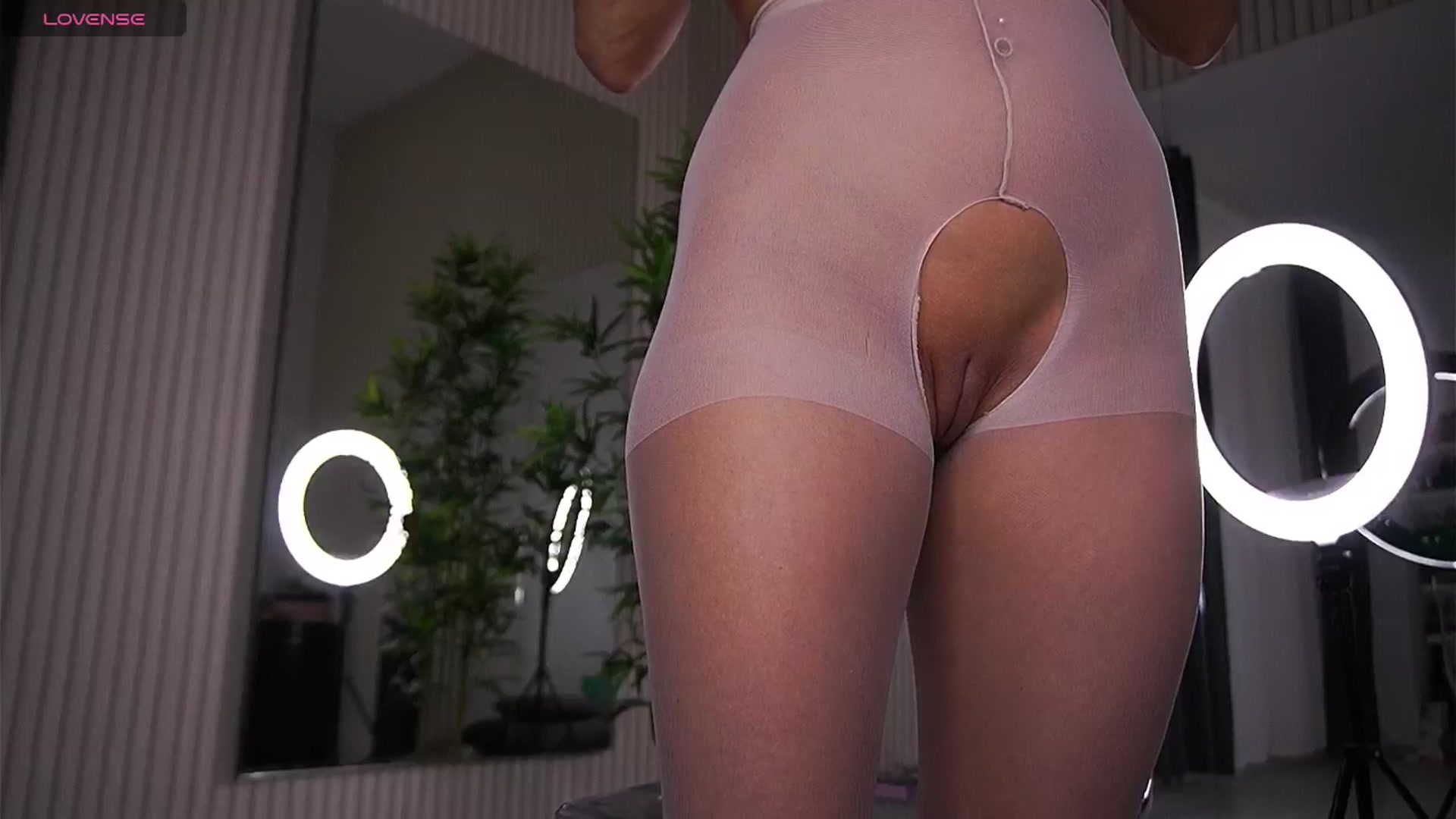 Gallery image thumbnail from AbbelaWhite's myfreecams stream on, 03/10/2025, 12:23 image 10 of 20